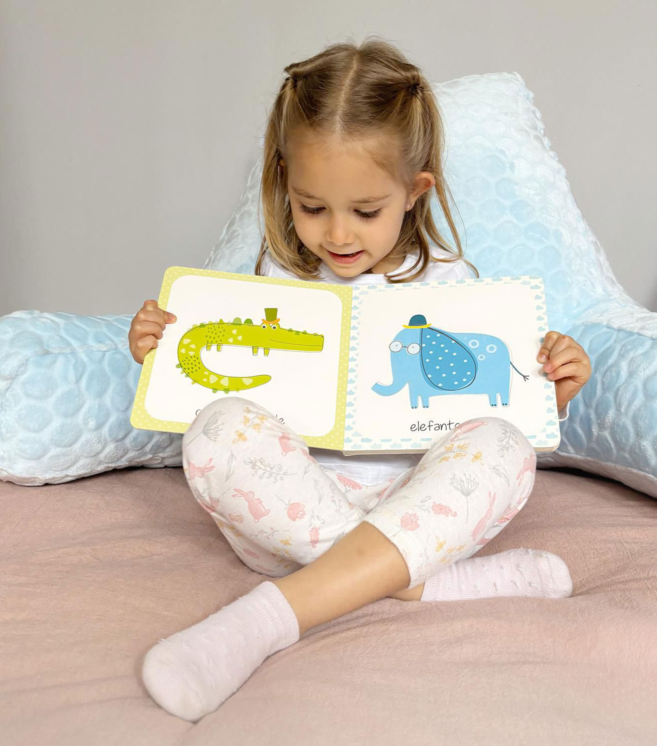 Almohada de lectura azul, Niños