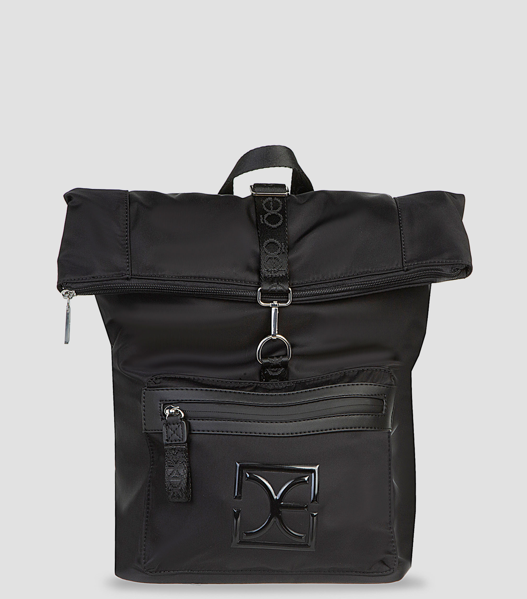Pañalera backpack con logo