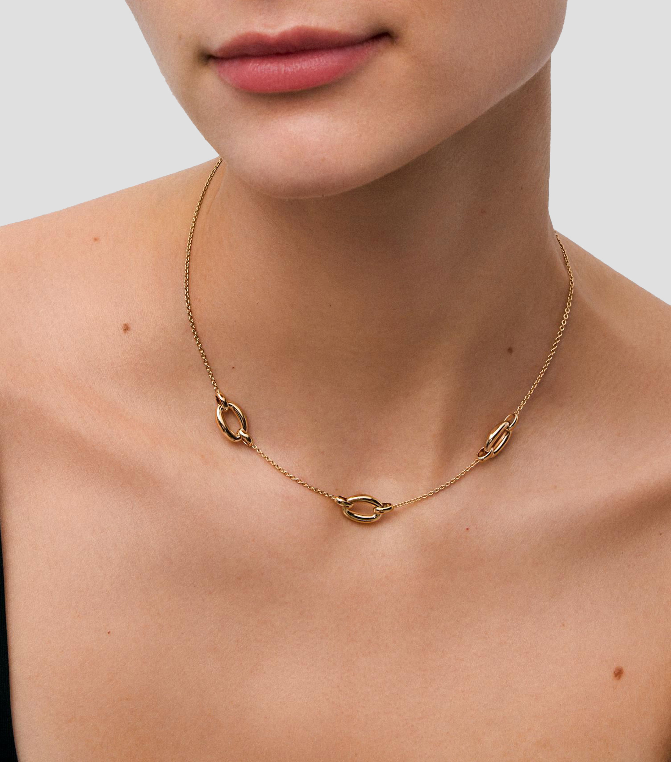Collar corto en Oro de 18 Kilates con mini eslabones Mujer