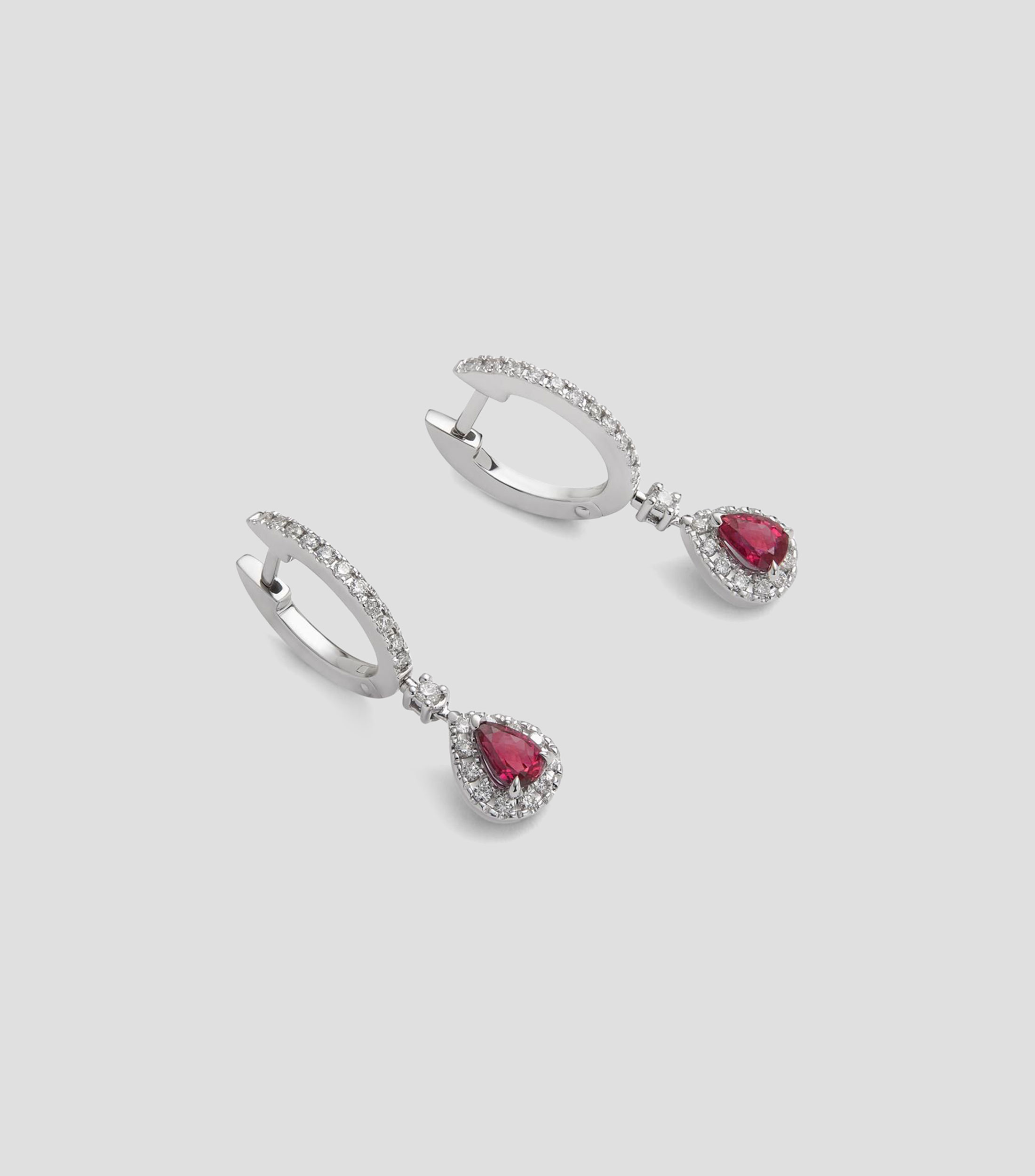 Aretes en Oro blanco de 18 Kilates con rubí y diamantes Mujer