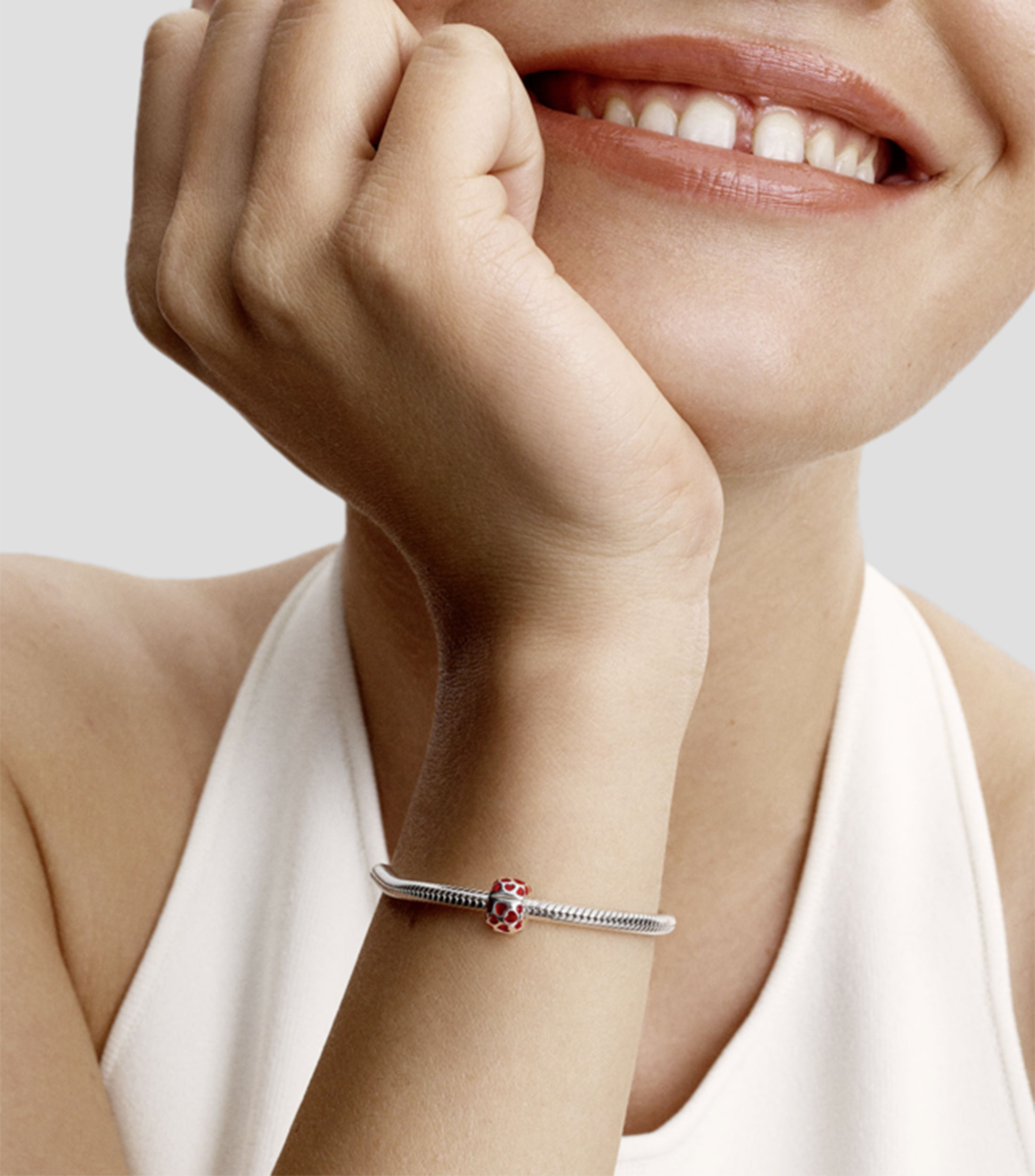 Charm en plata .925 redondo con corazones Unisex