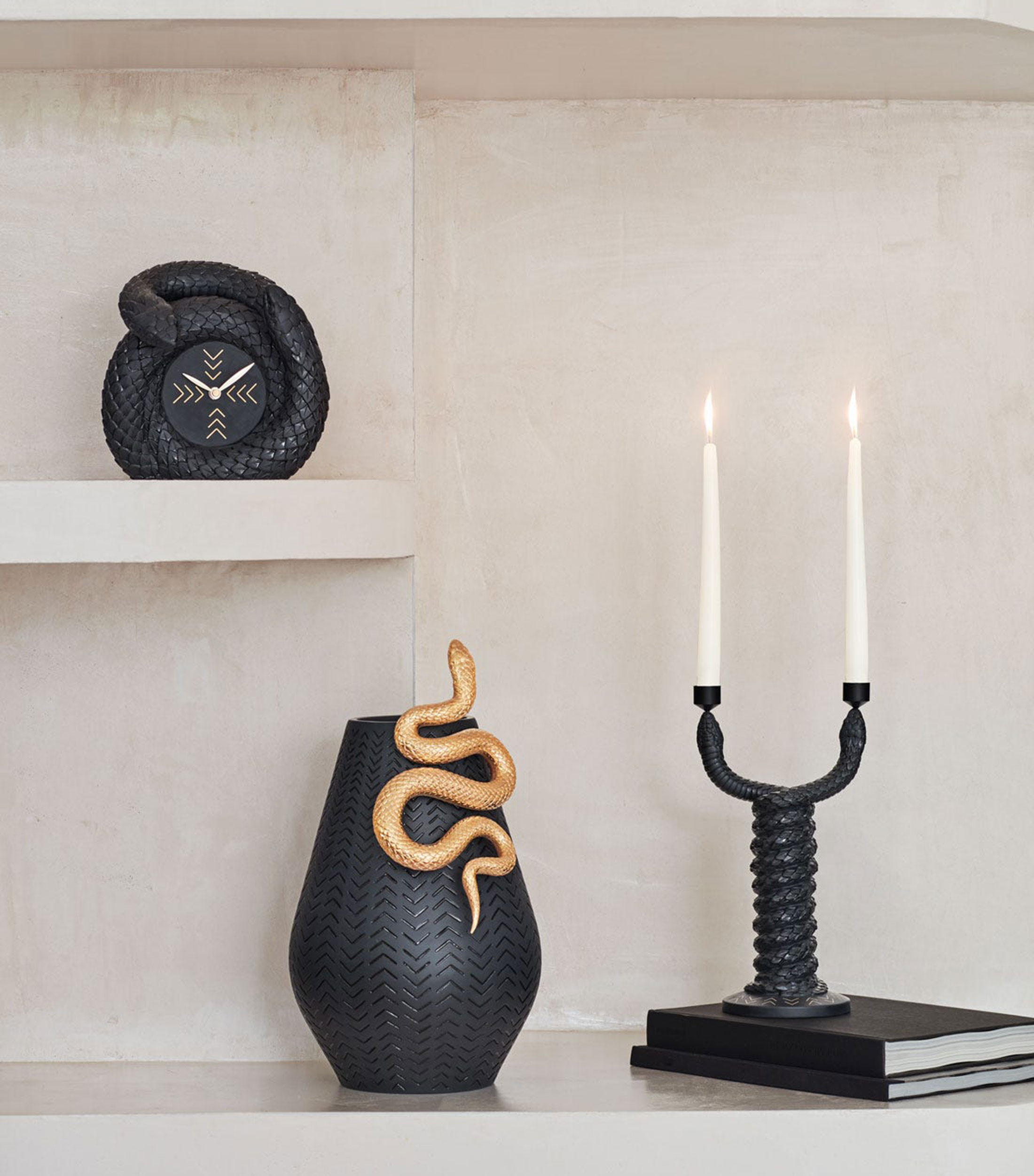 Figura Decorativa Candelabro Snakes en Porcelana