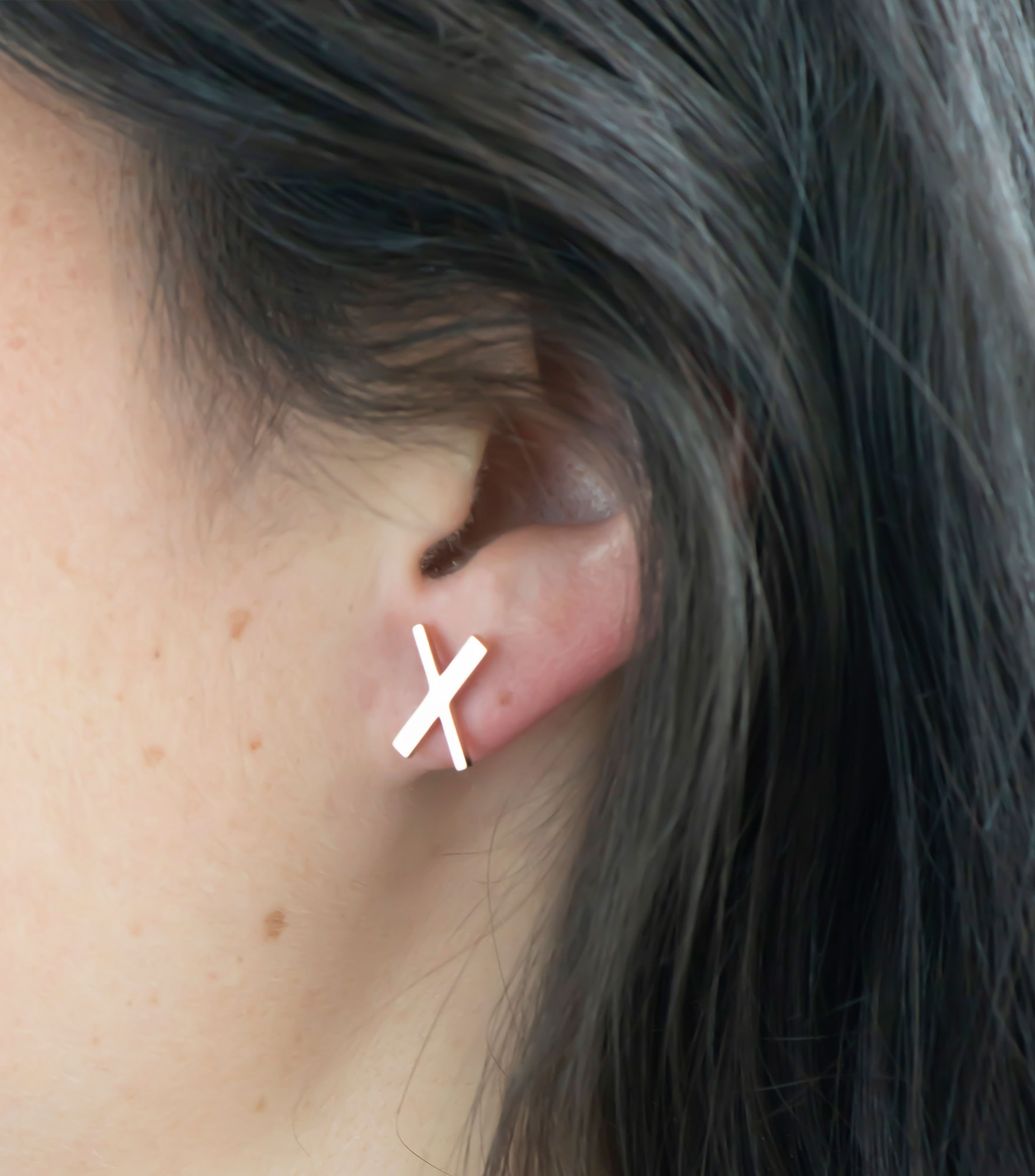 Aretes en oro rosa de 14 kilates con equis Xaviera Mujer