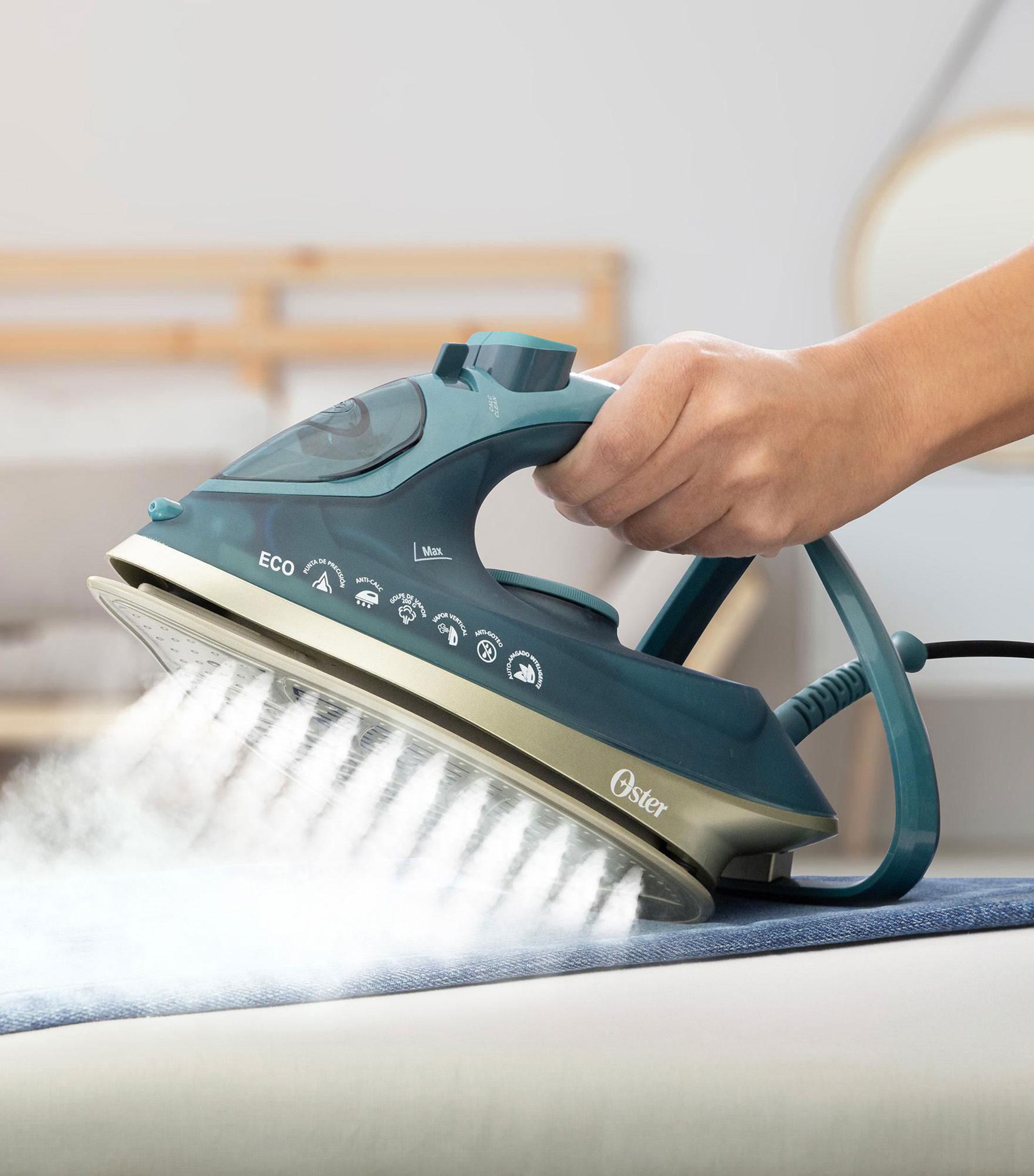 Plancha de vapor AeroGlide Max con suela de Aeroceramic
