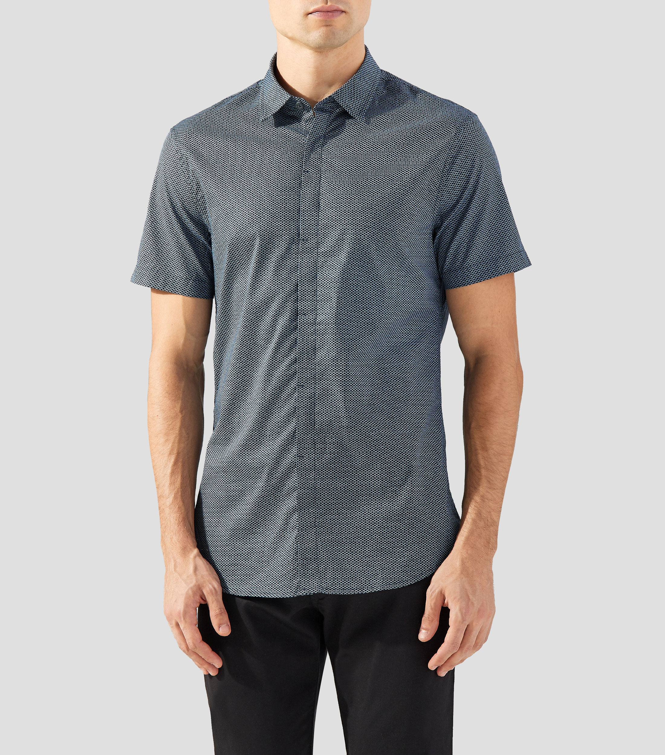 Camisa con microdiseno de manga corta Hombre