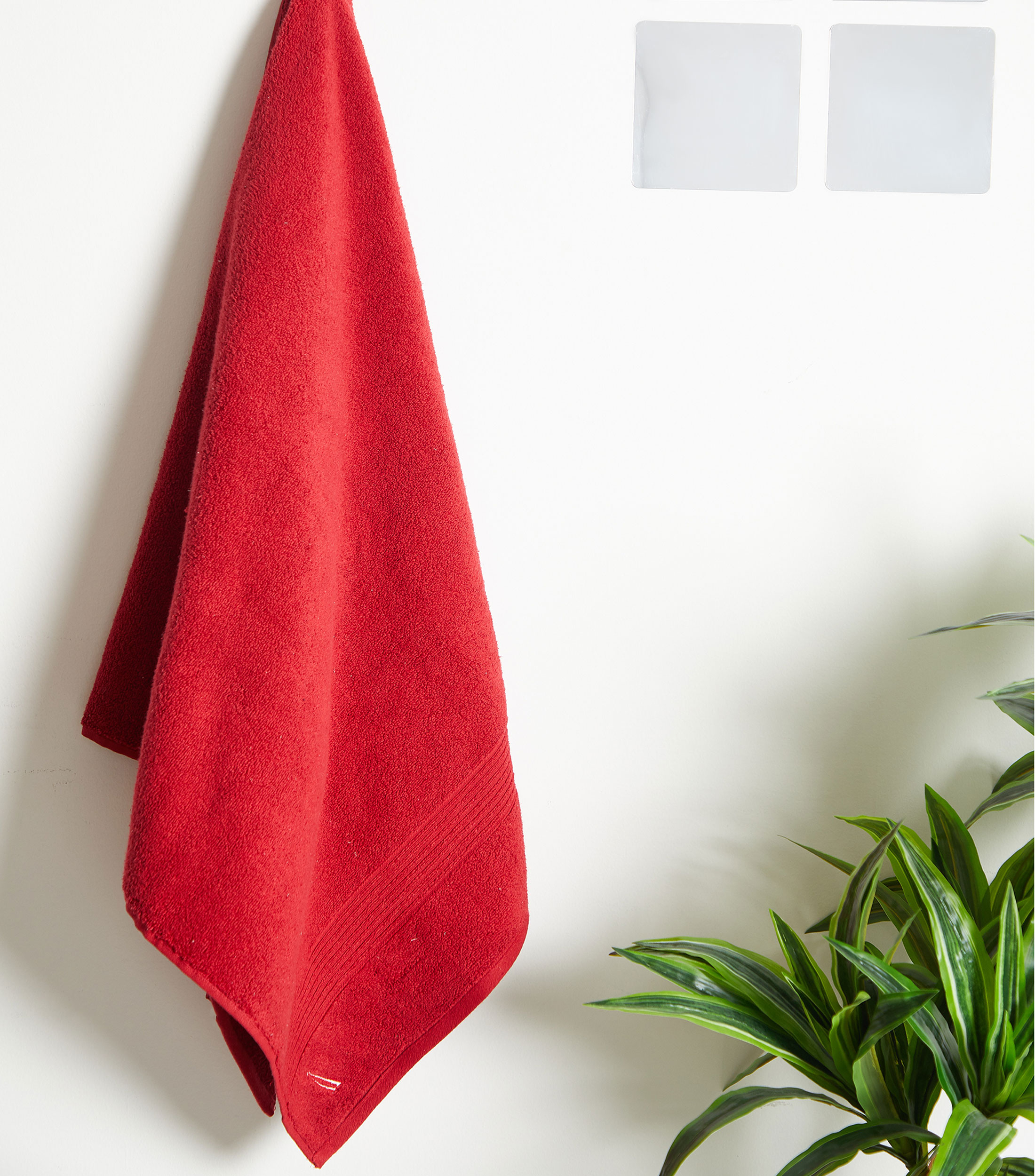 Toalla Medio Baño Montford roja