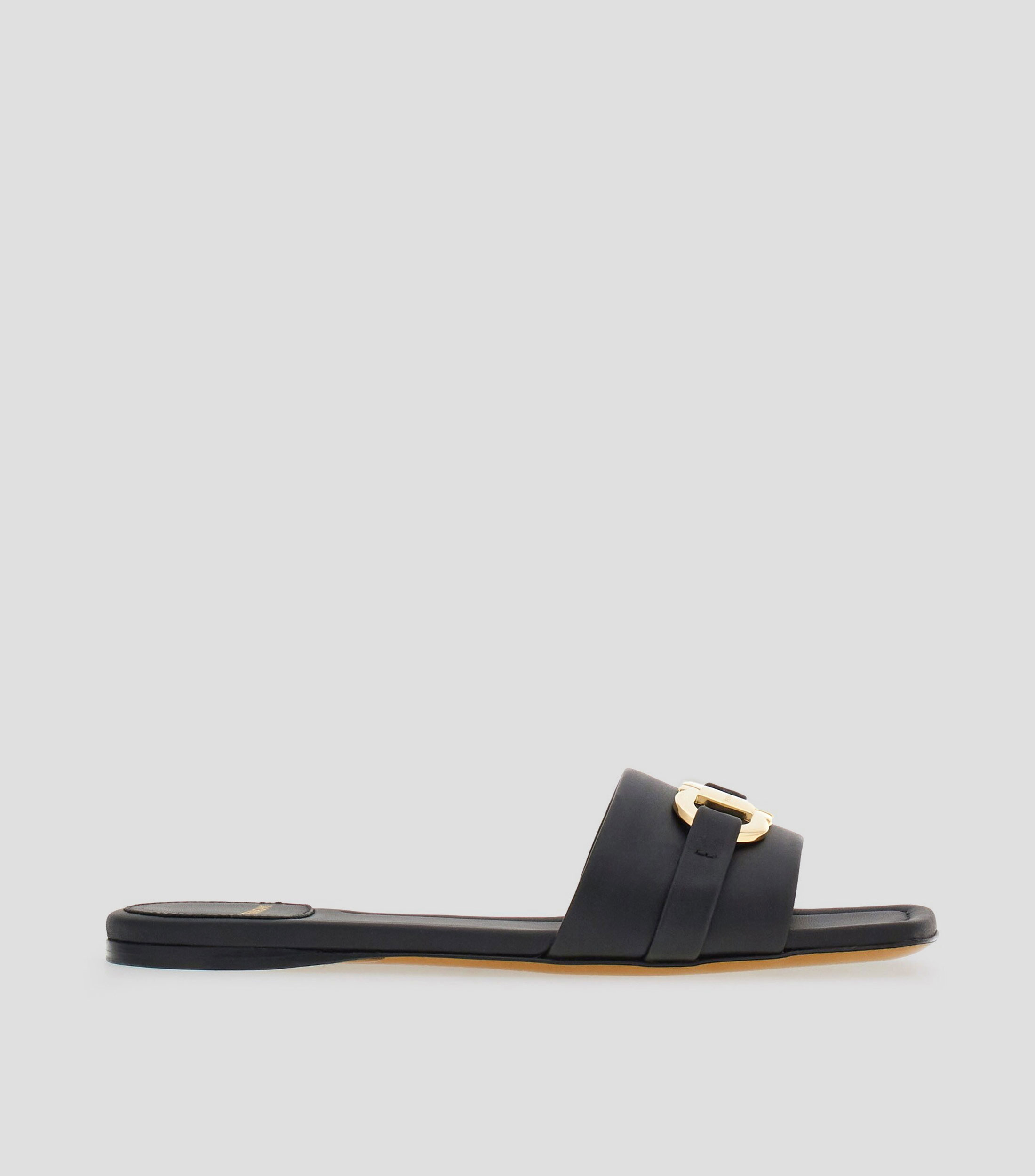 Sandalias planas con Gancini Mujer