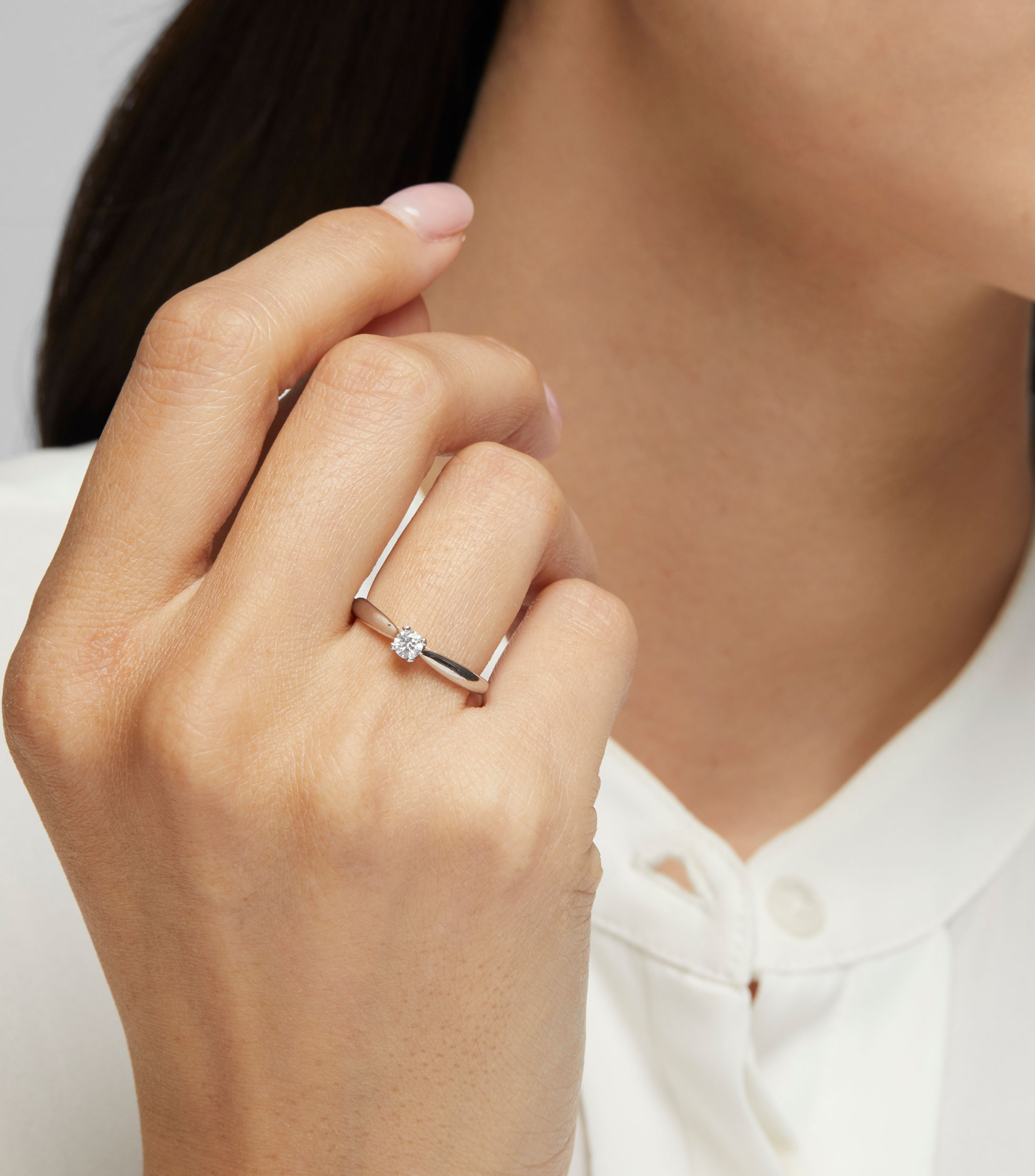 Anillo solitario en oro de 14 kilates con diamante Mujer
