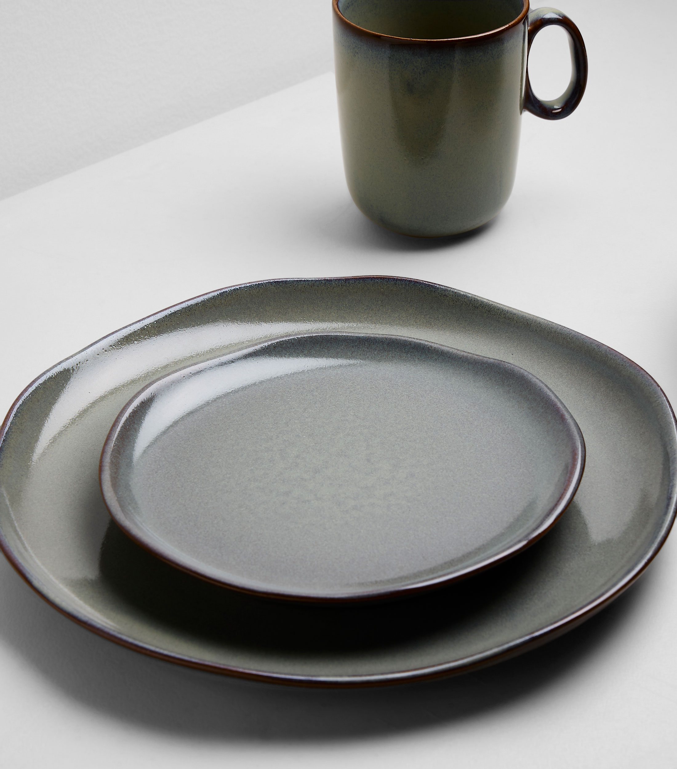 Plato para pan Ondulado gris liso