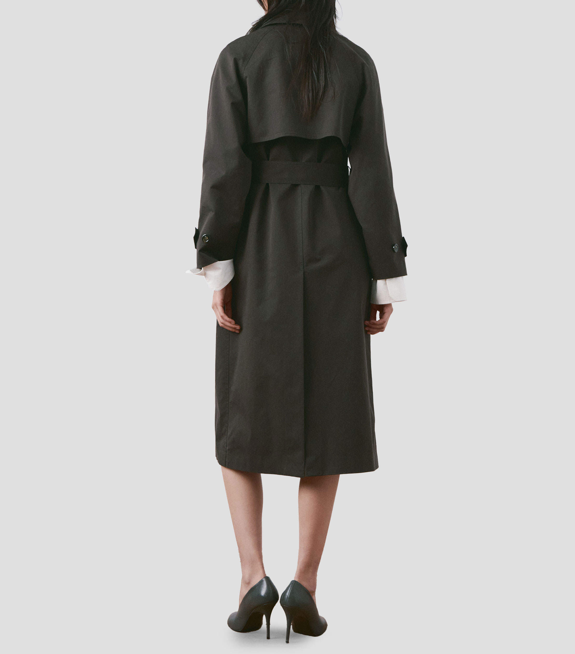 Gabardina larga con botones y cinta Mujer