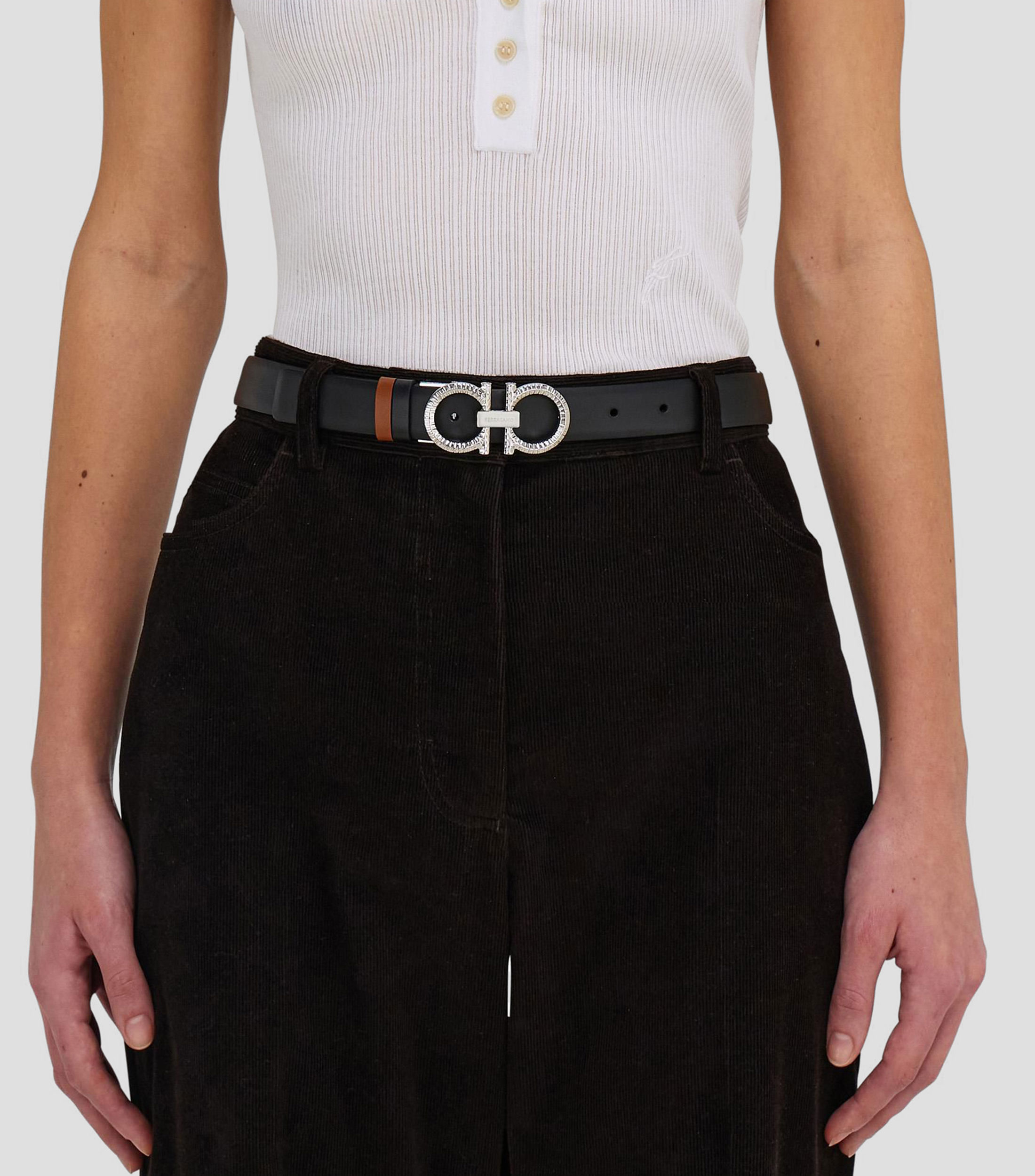 Cinturón reversible y ajustable con Gancini martillado Mujer