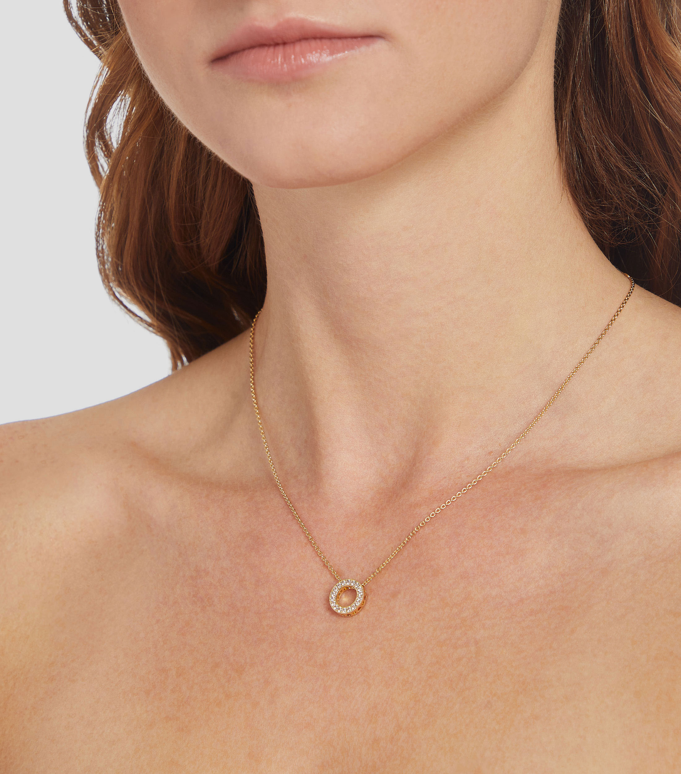Collar con dije de Círculo y Logotipo Shine Mujer
