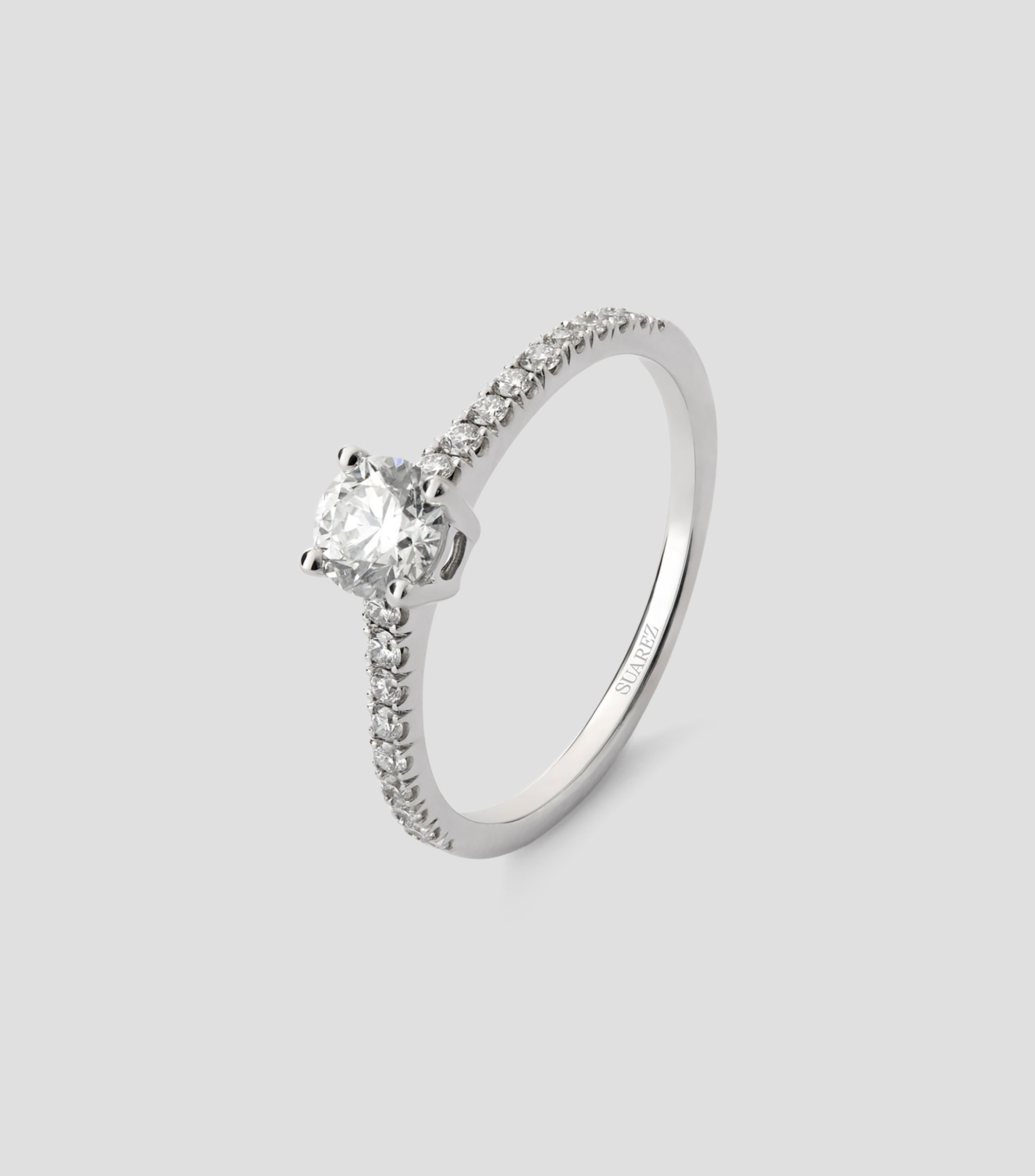 Anillo solitario en Oro blanco de 18 Kilates con diamante Mujer