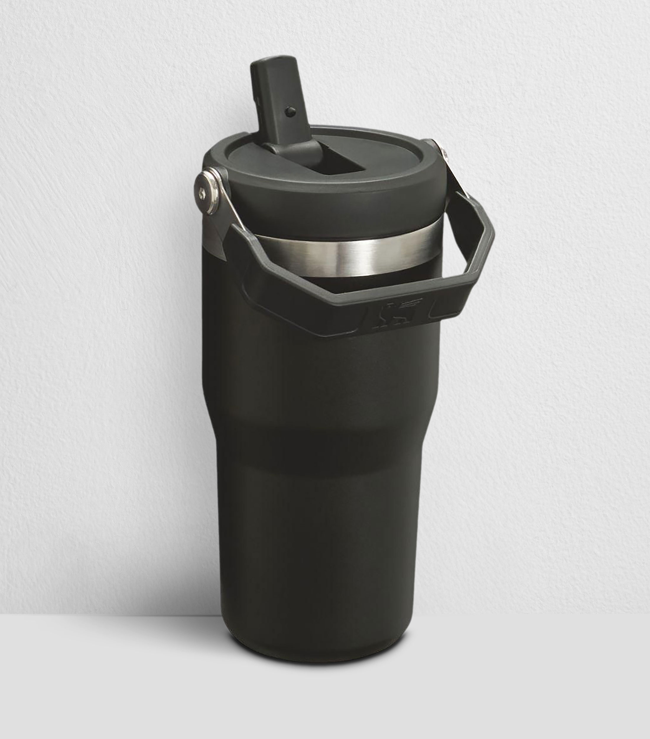 Termo Stanley Flip Straw negro en acero inoxidable con popote, 591 ml