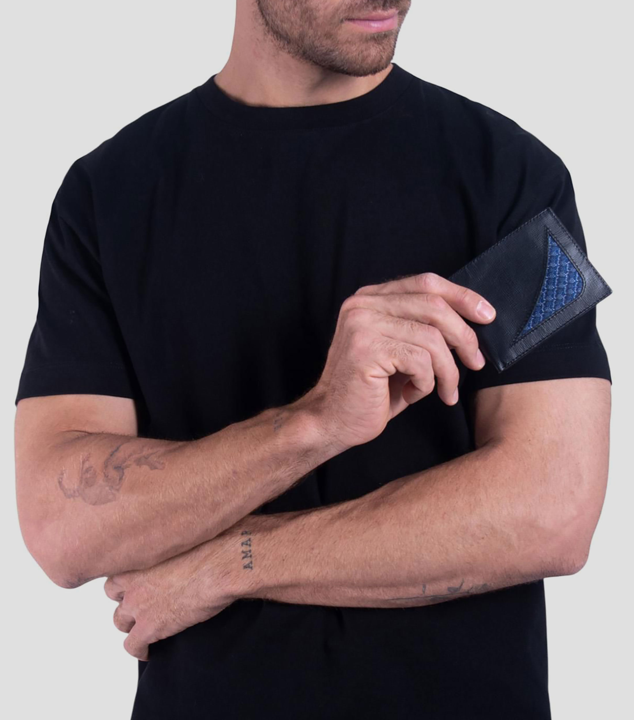 Cartera bifold azul marino en piel Maíz lisa Hombre