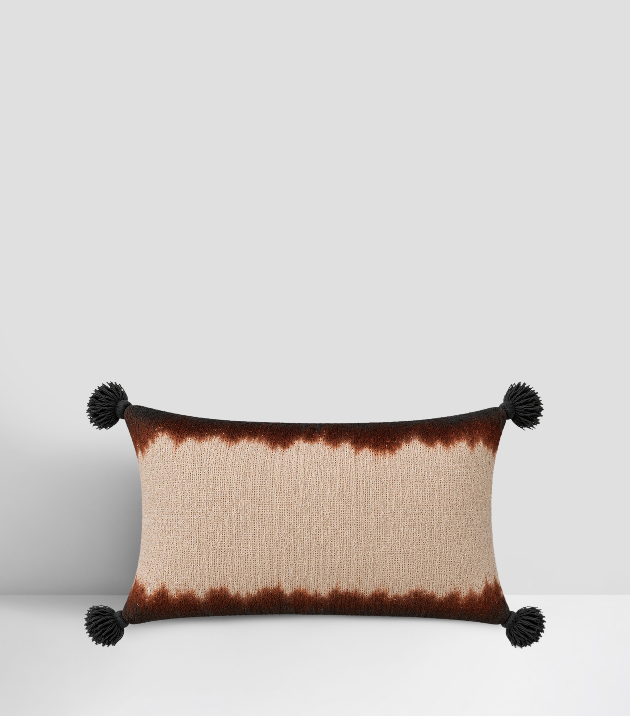 Cojín decorativo con borlas