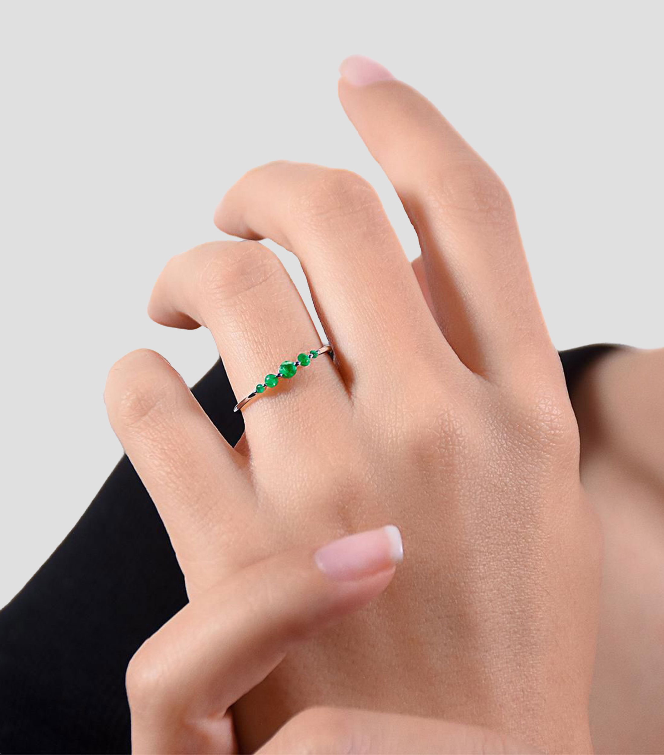 Anillo en Oro blanco de 18 Kilates con Esmeraldas Mujer