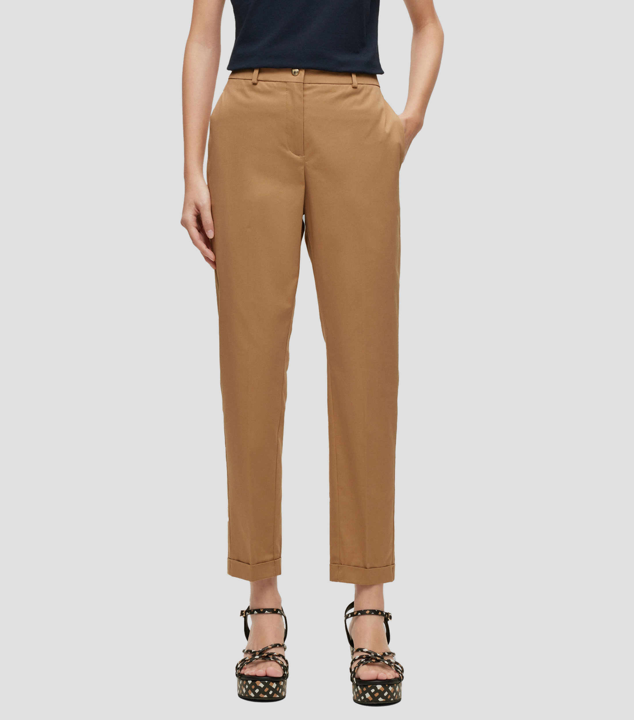 Pantalones tobilleros regular fit en sarga de algodón elástico Mujer