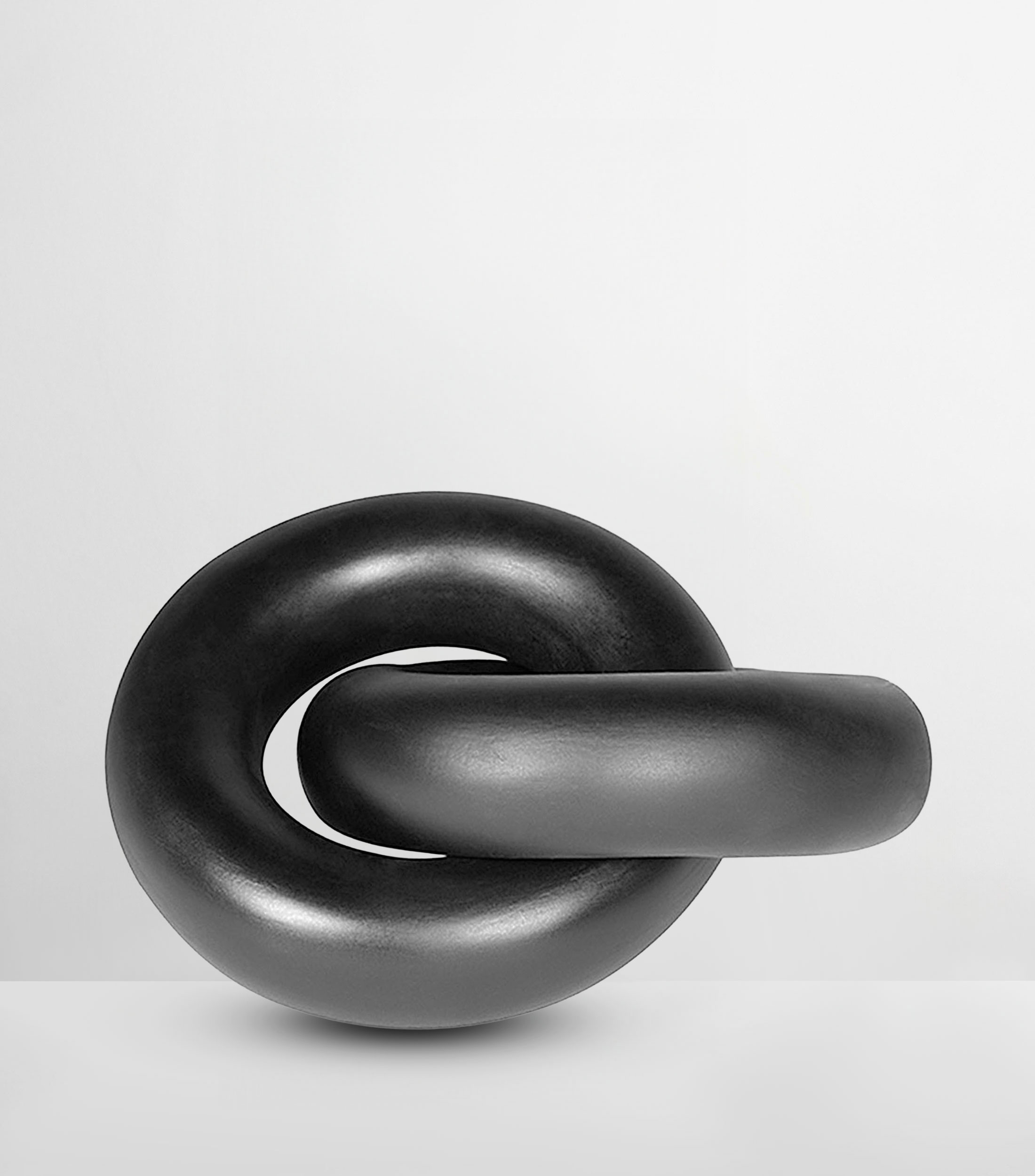 Figura decorativa Eslabones en arcilla negro mate