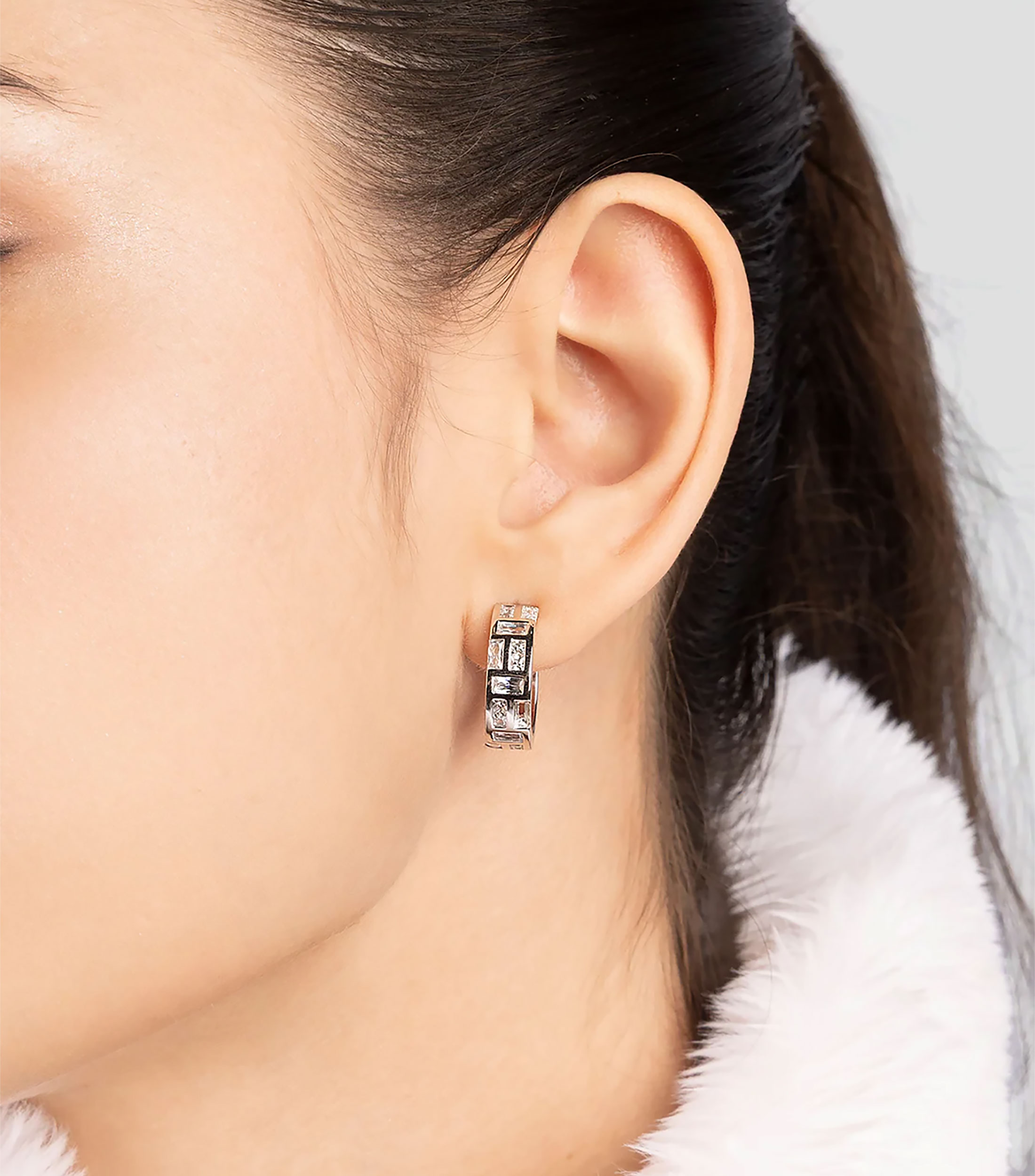Aretes en plata con incrustación de circonia Mujer