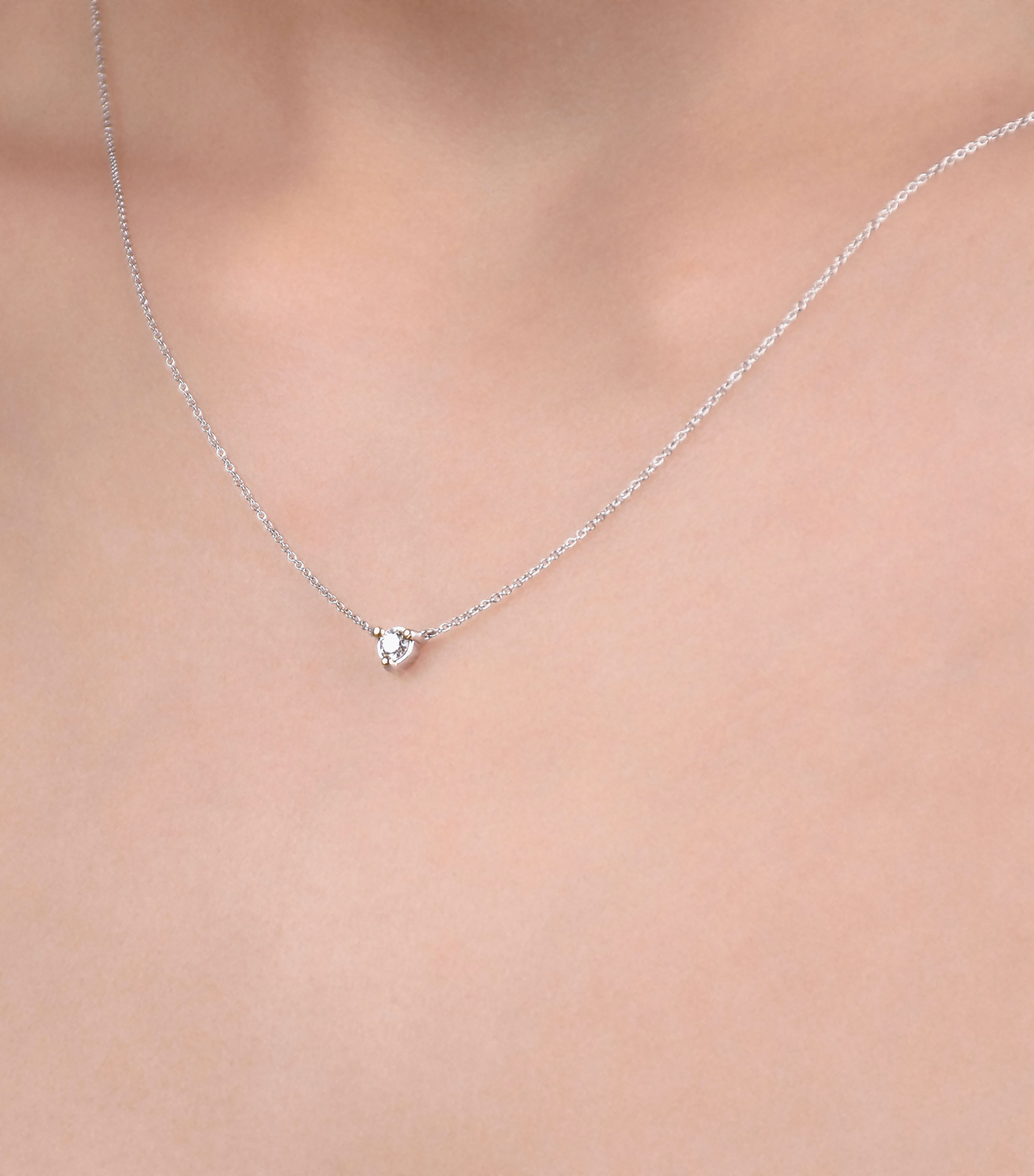 Gargantilla en oro blanco de 14 kilates con diamante Mujer