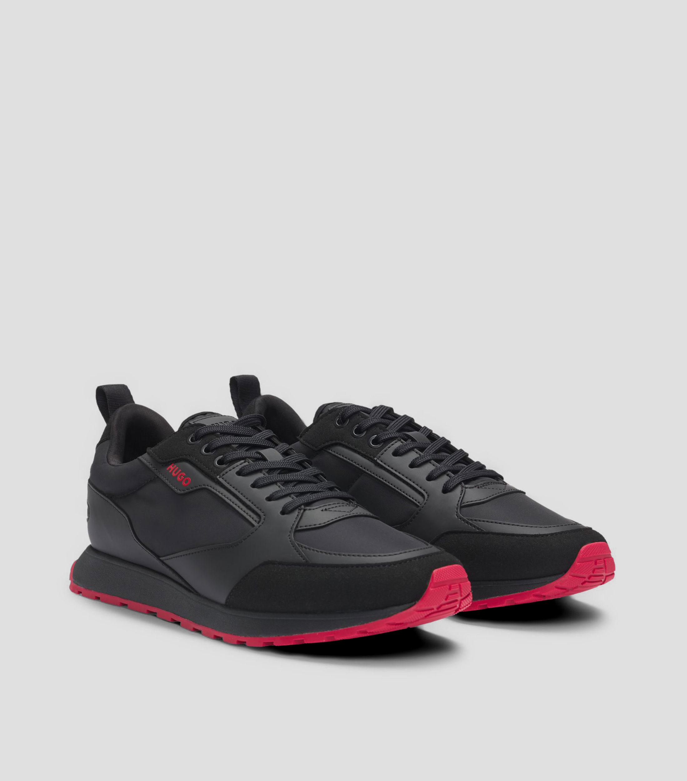 Tenis de mezcla de materiales con detalles de la marca Hombre