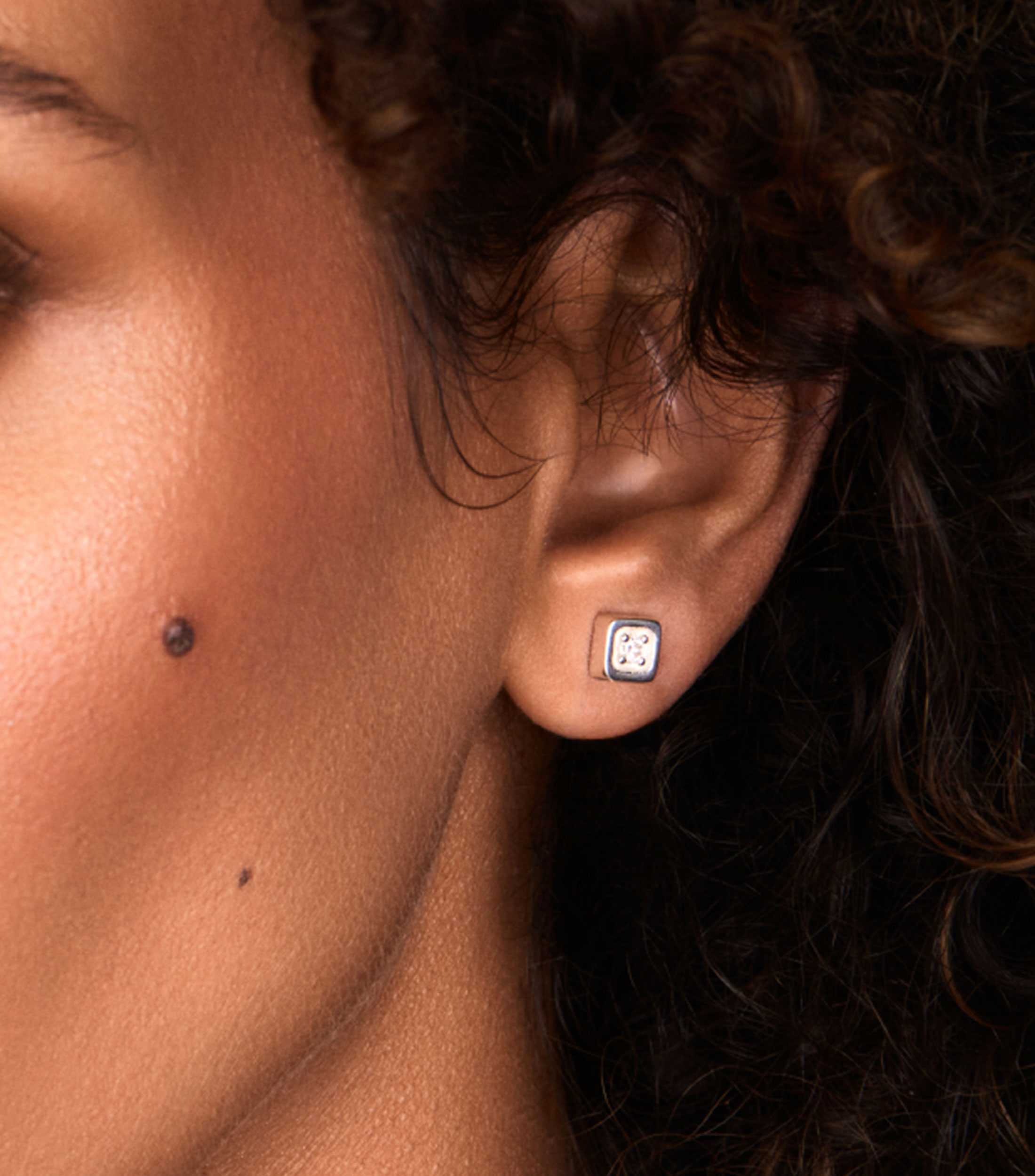 Aretes Tablilla en plata con Diamantes Xocolate Mujer