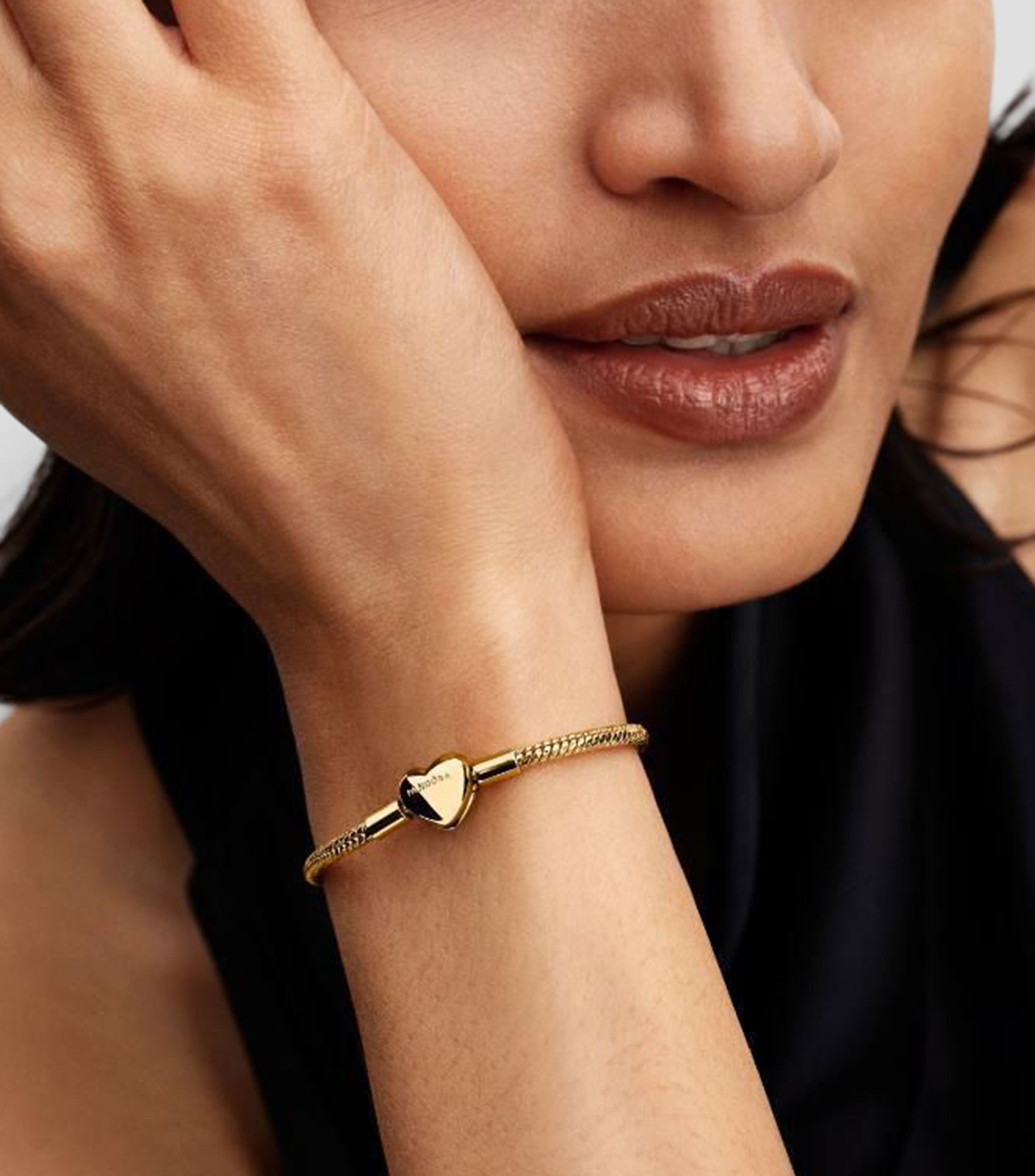 Brazalete con corazón Mujer
