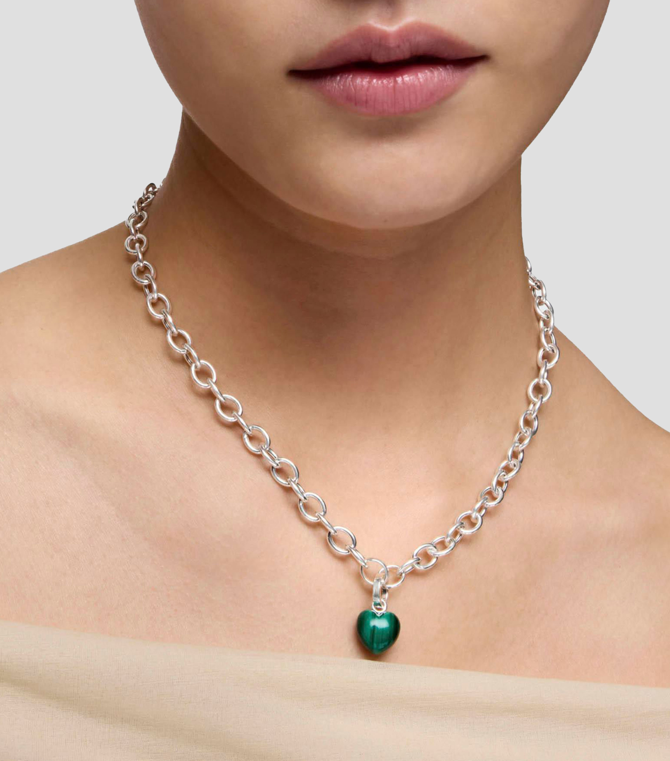 Dije en Plata Corazón Mujer