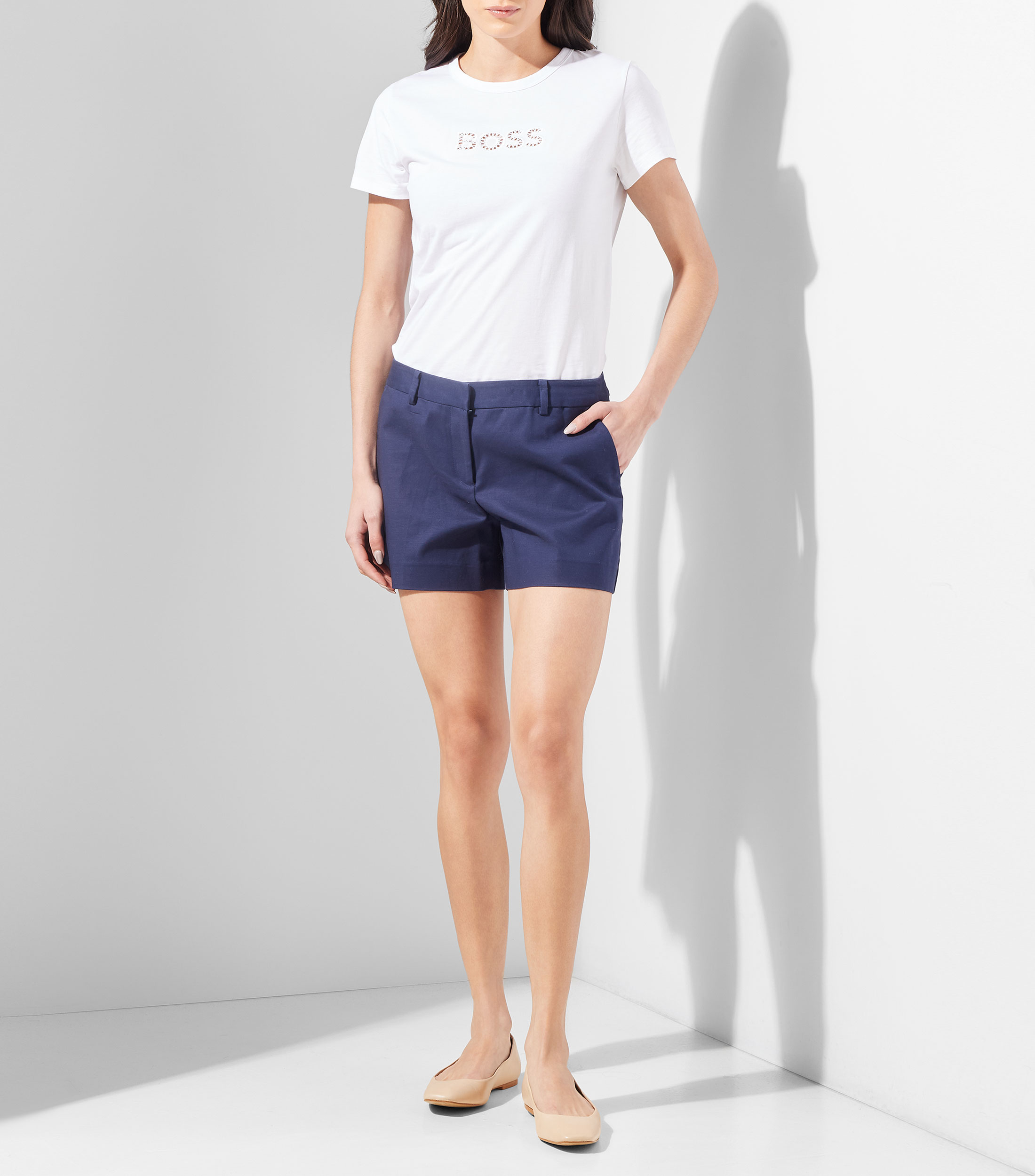 Playera cuello redondo manga corta bordado sólido Mujer