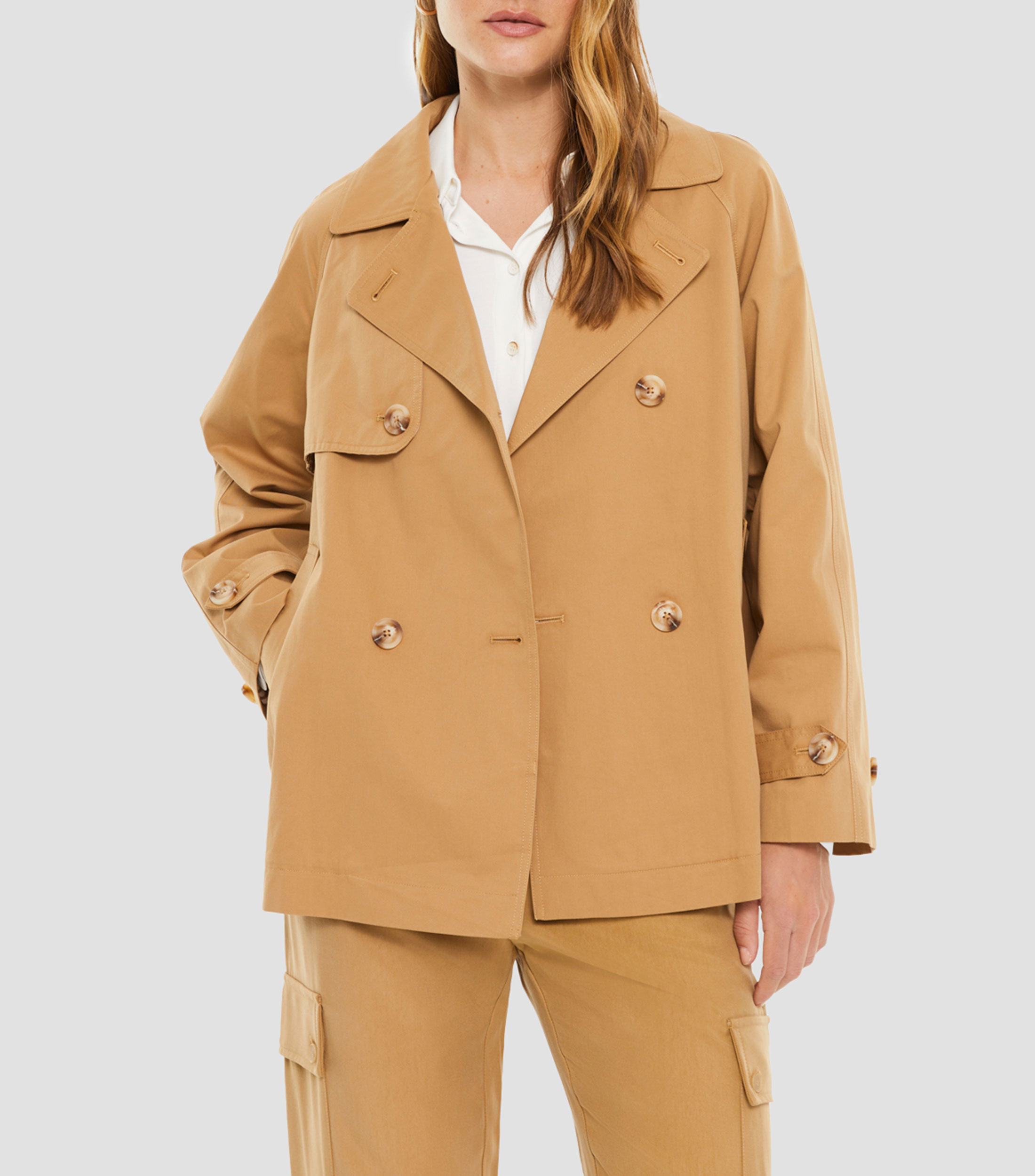 Gabardina tres cuartos con botones Mujer