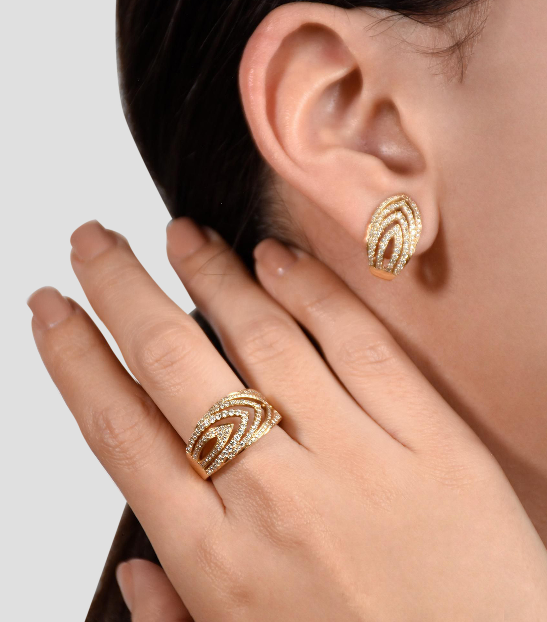 Set de anillo y aretes en Oro amarillo de 14 Kilates con diamantes Mujer