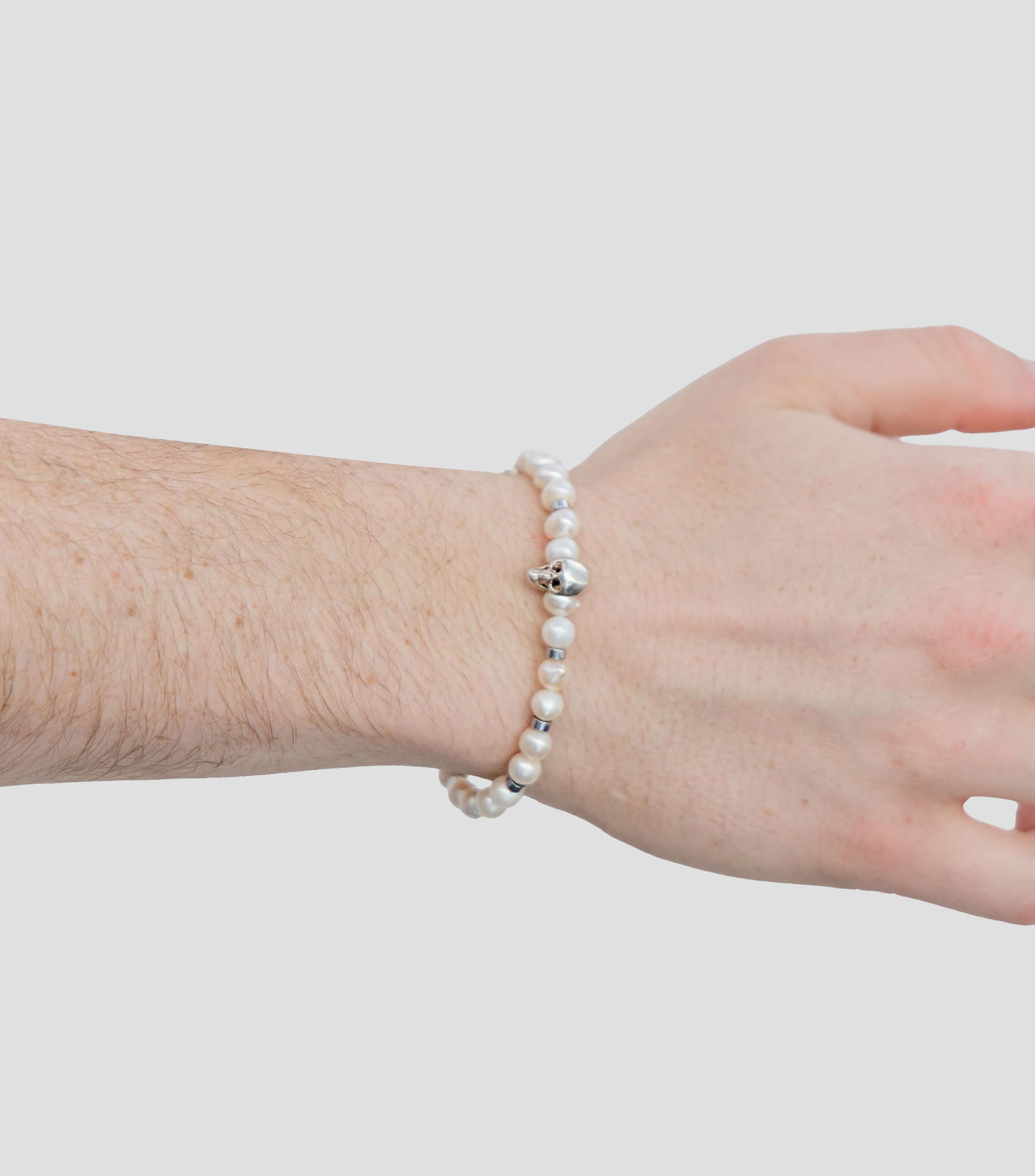 Pulsera en plata 925 con perlas y dije de calavera Hombre
