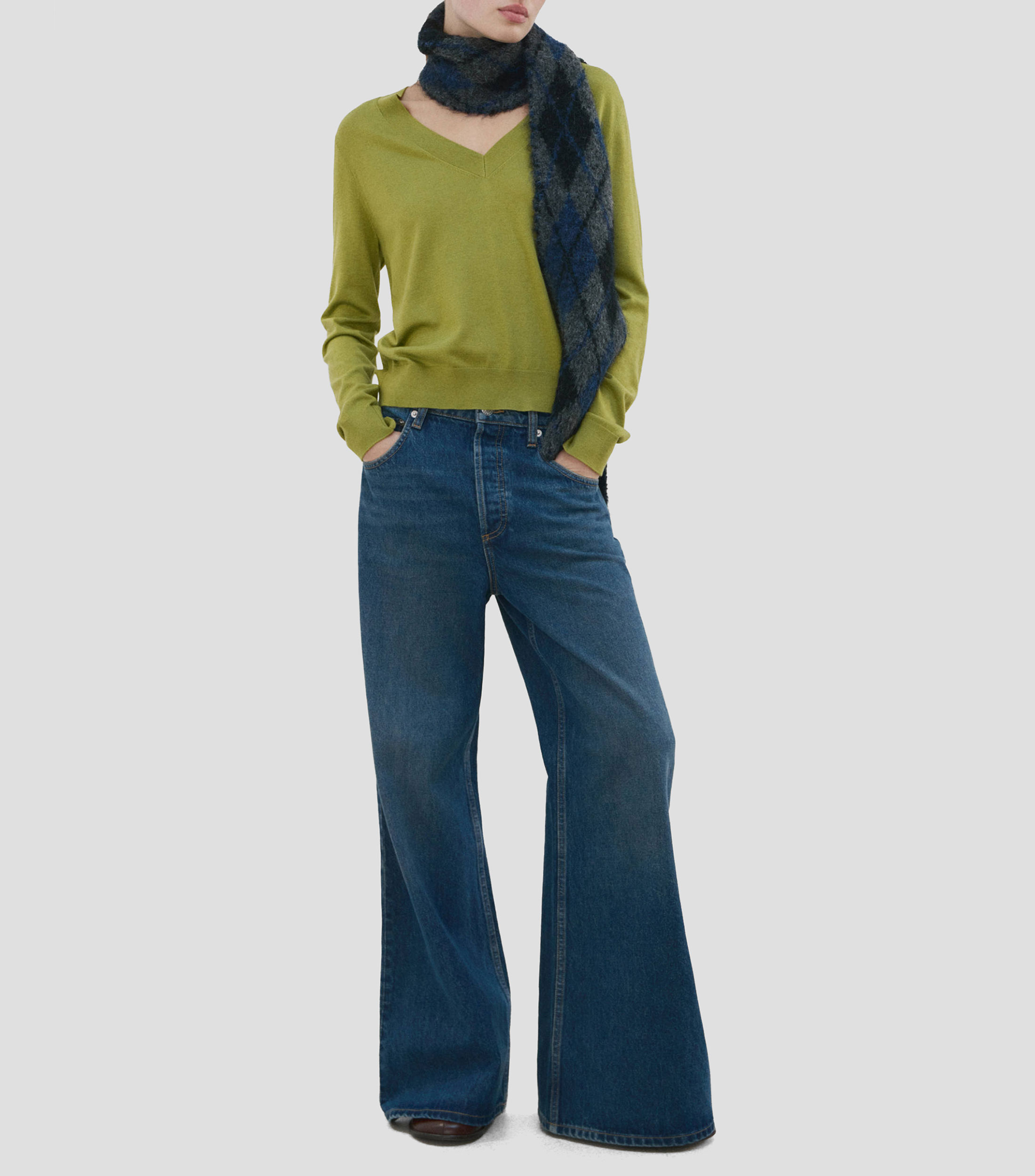 Suéter cuello V Mujer