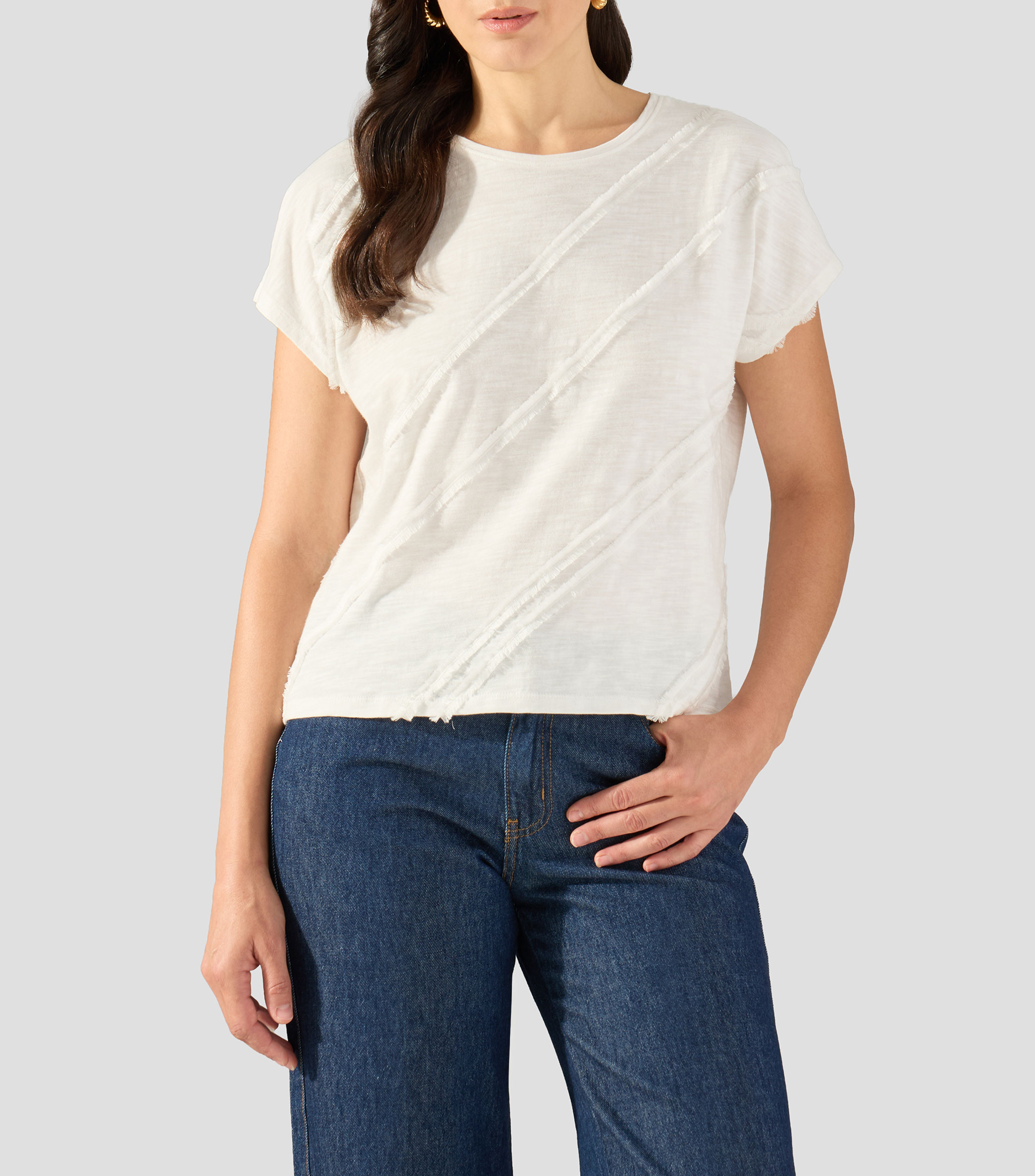 Playera de cuello redondo con manga corta y flequillos al frente Mujer