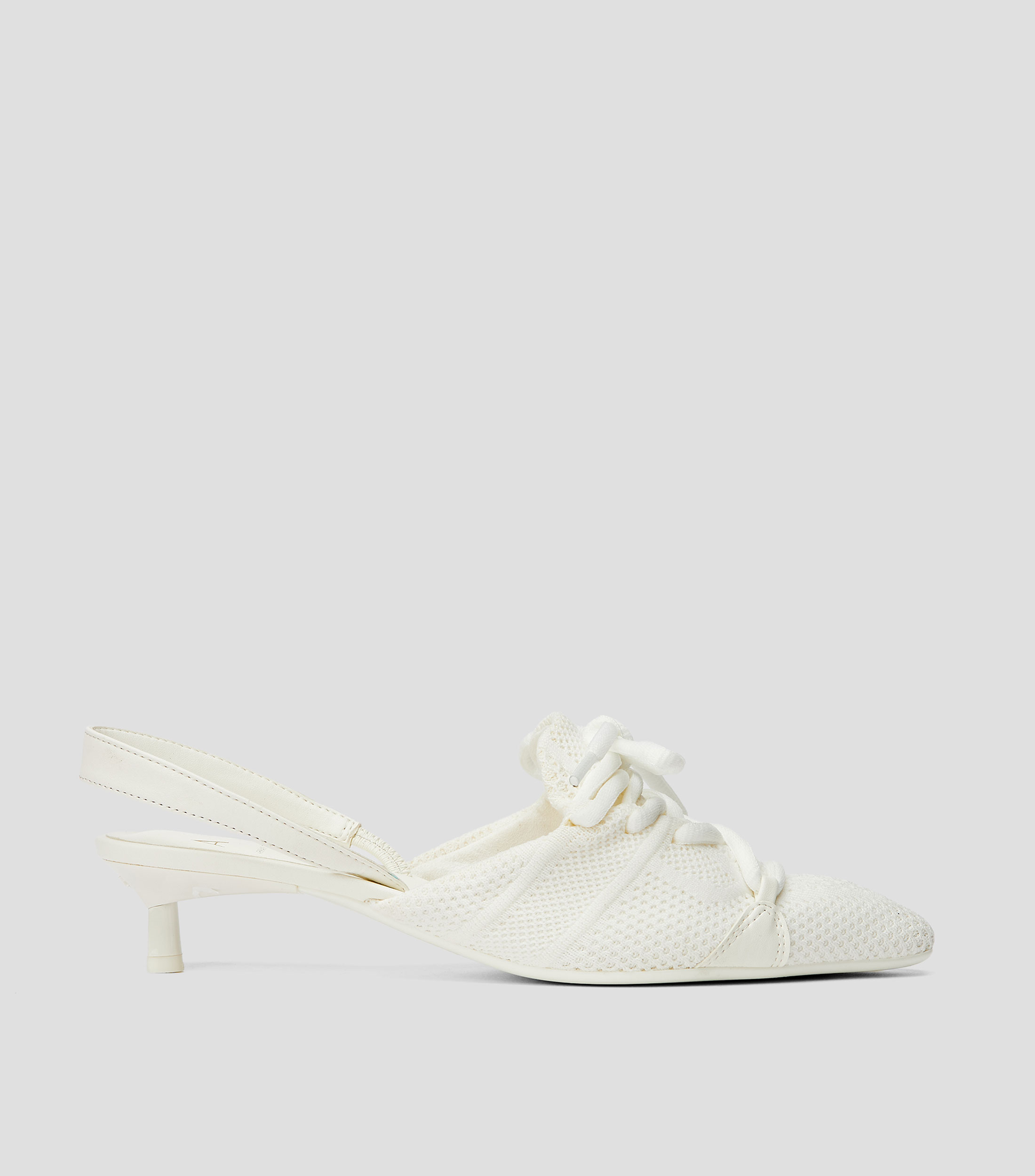 Zapatillas con tacón bajo de aguja Mujer