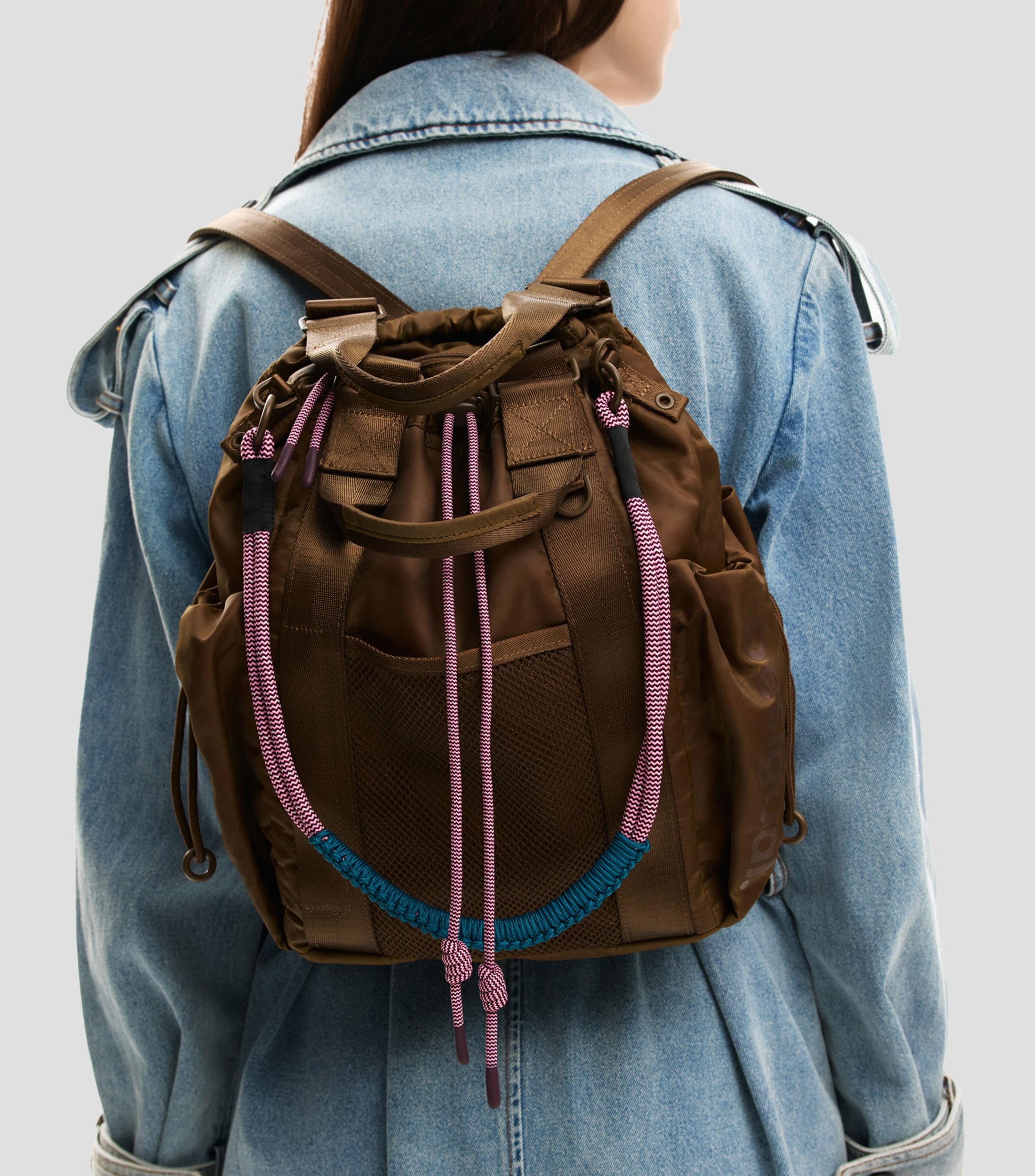 Mochila Neo Grunge Globe Mujer