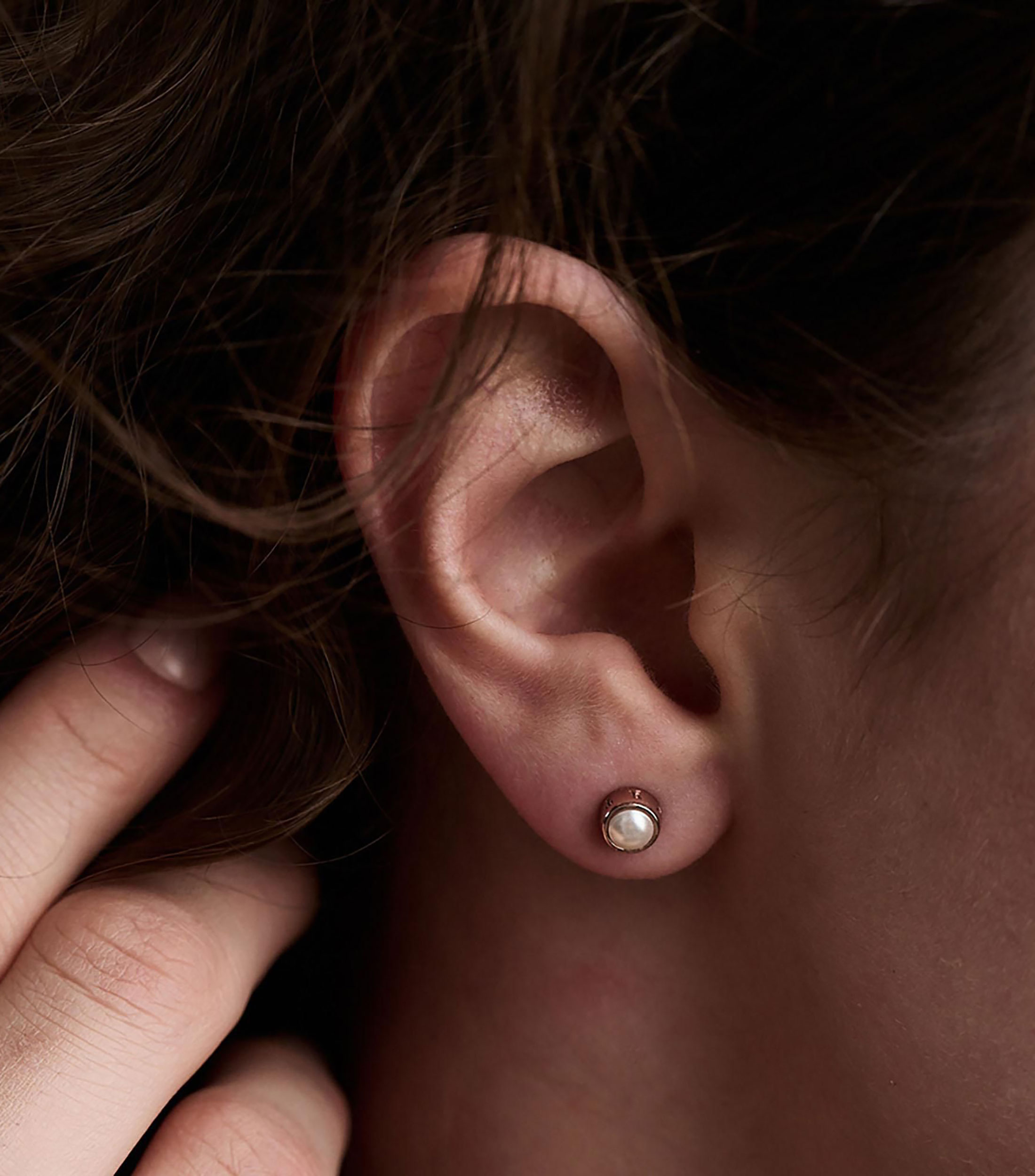 Aretes broquel en Plata Classics con perla Mujer
