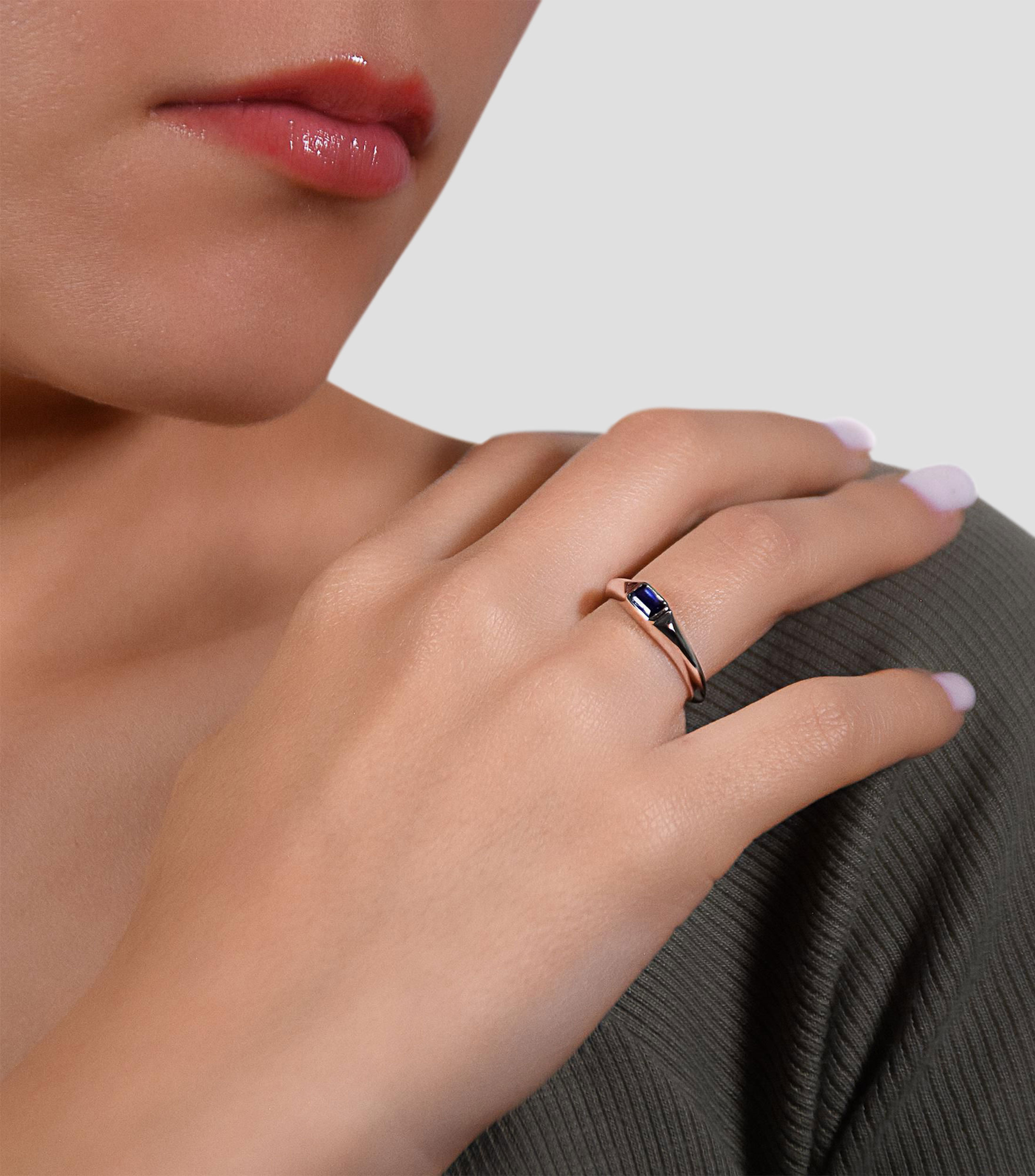 Anillo en Oro blanco de 18 Kilates con zafiro Mujer