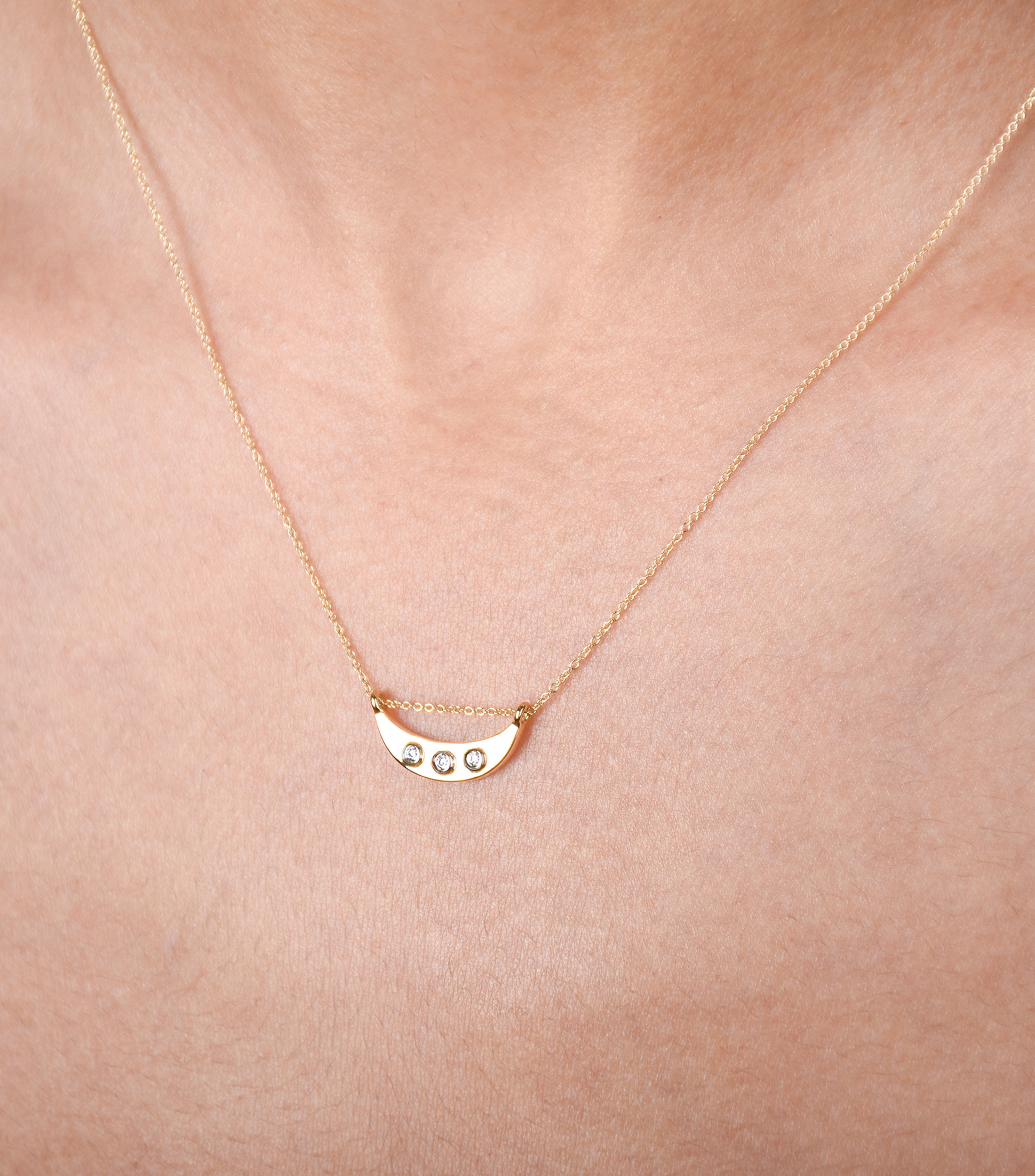 Gargantilla en oro amarillo 18 Kilates con diamantes Mujer