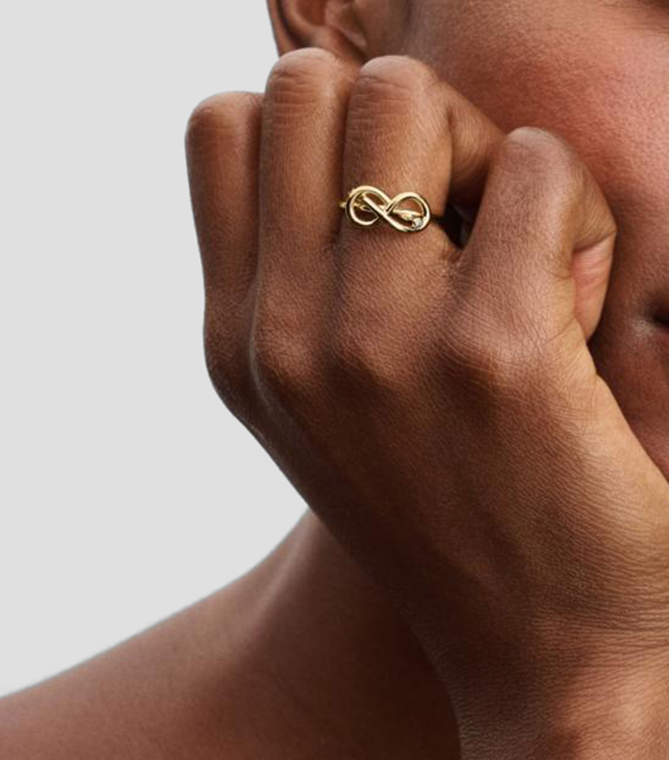Anillo Nudo Infinito con zirconia Mujer