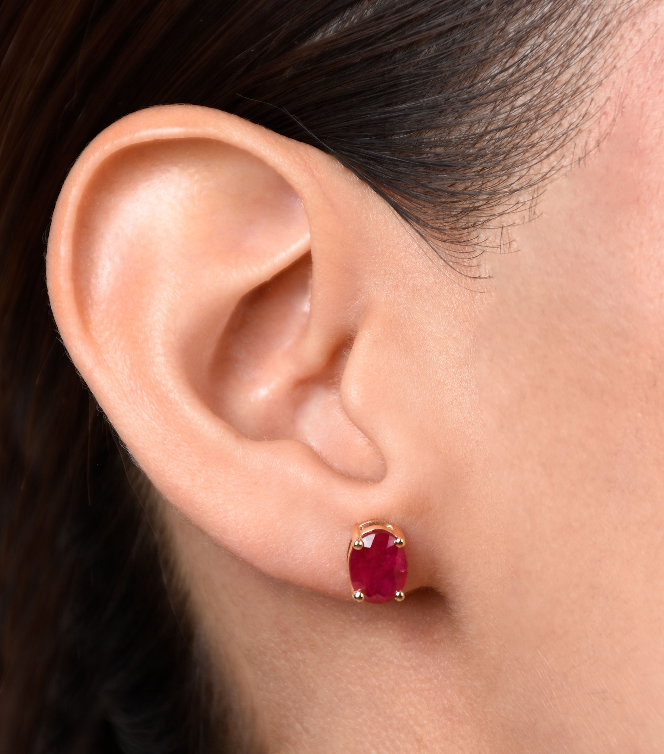 Aretes en Oro amarillo de 18 Kilates con Rubí Mujer