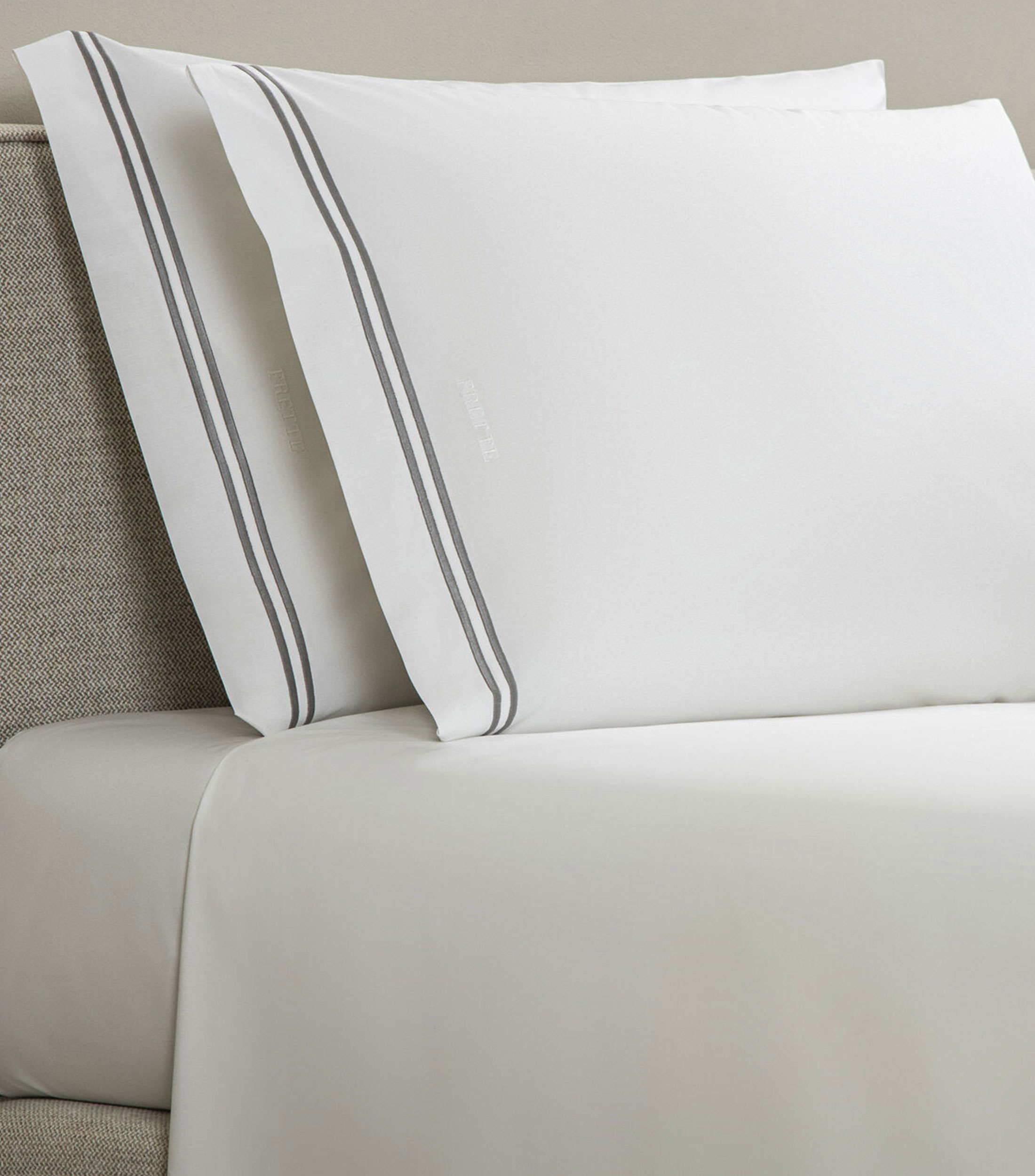 Funda para almohada estándar en algodón Classic blanca con gris