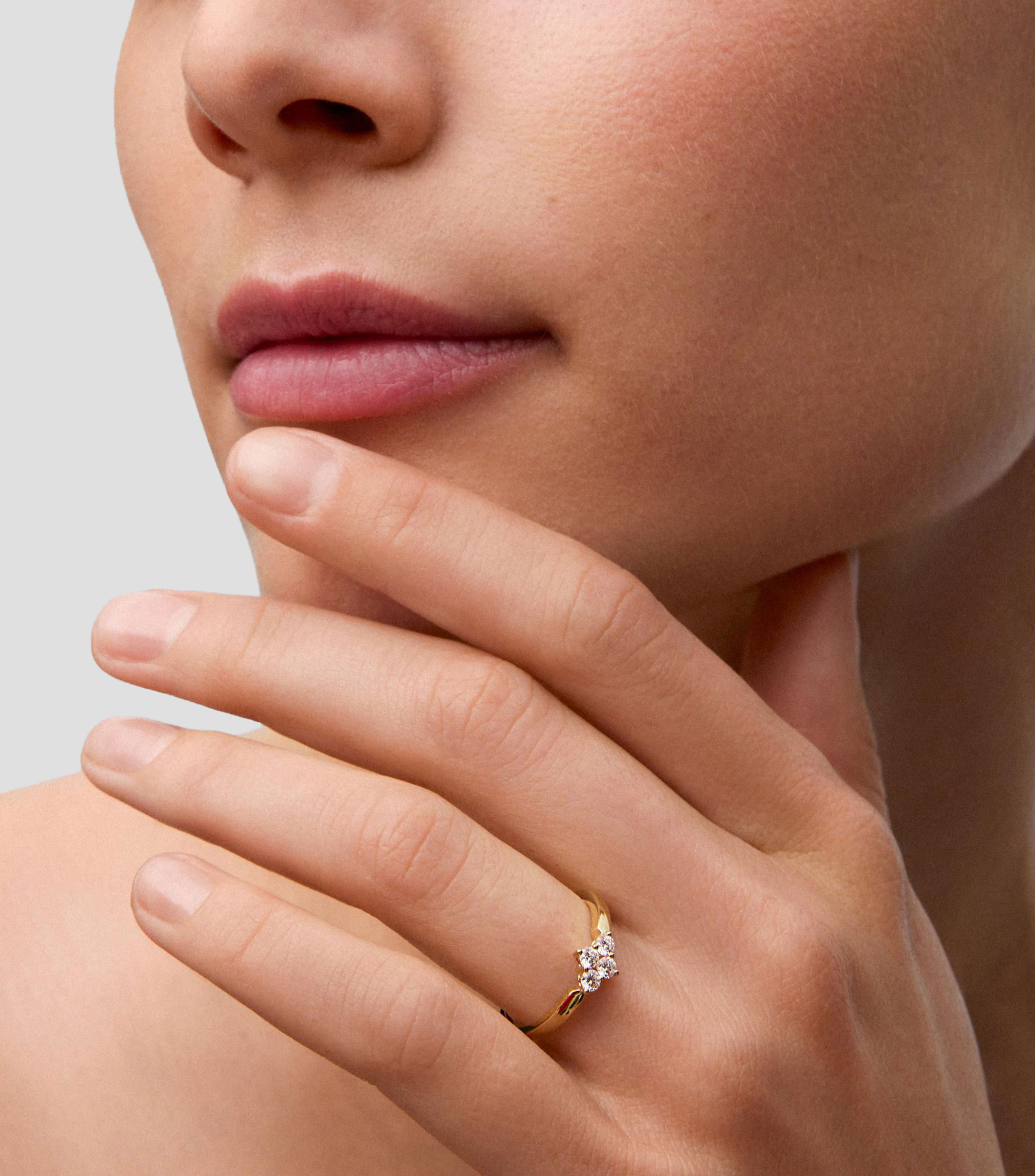 Anillo en oro amarillo con diamantes Mujer