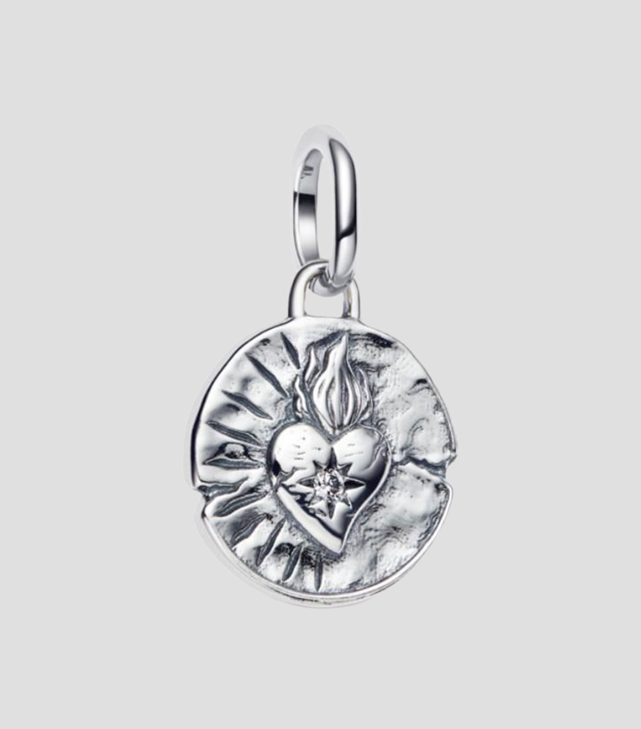 Medallon en plata .925 motivo de corazon ardiente Unisex