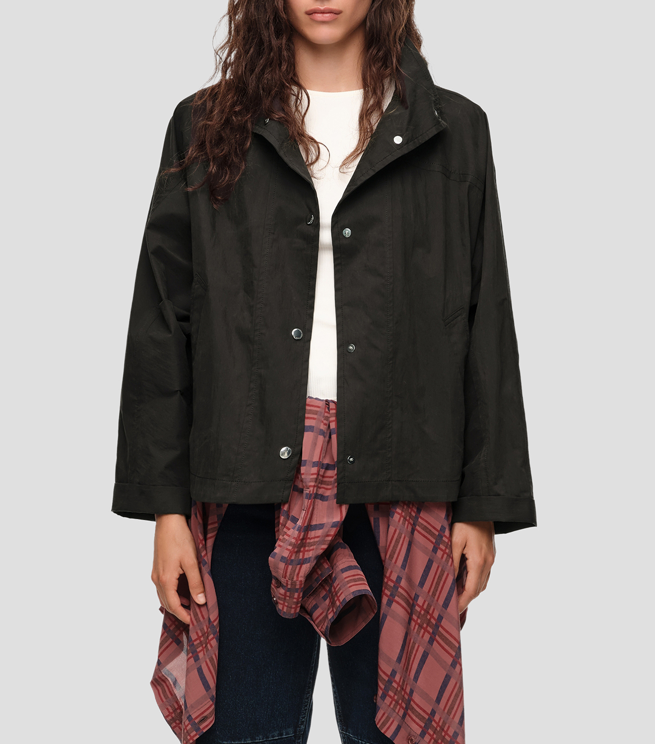 Gabardina corta con botones Mujer