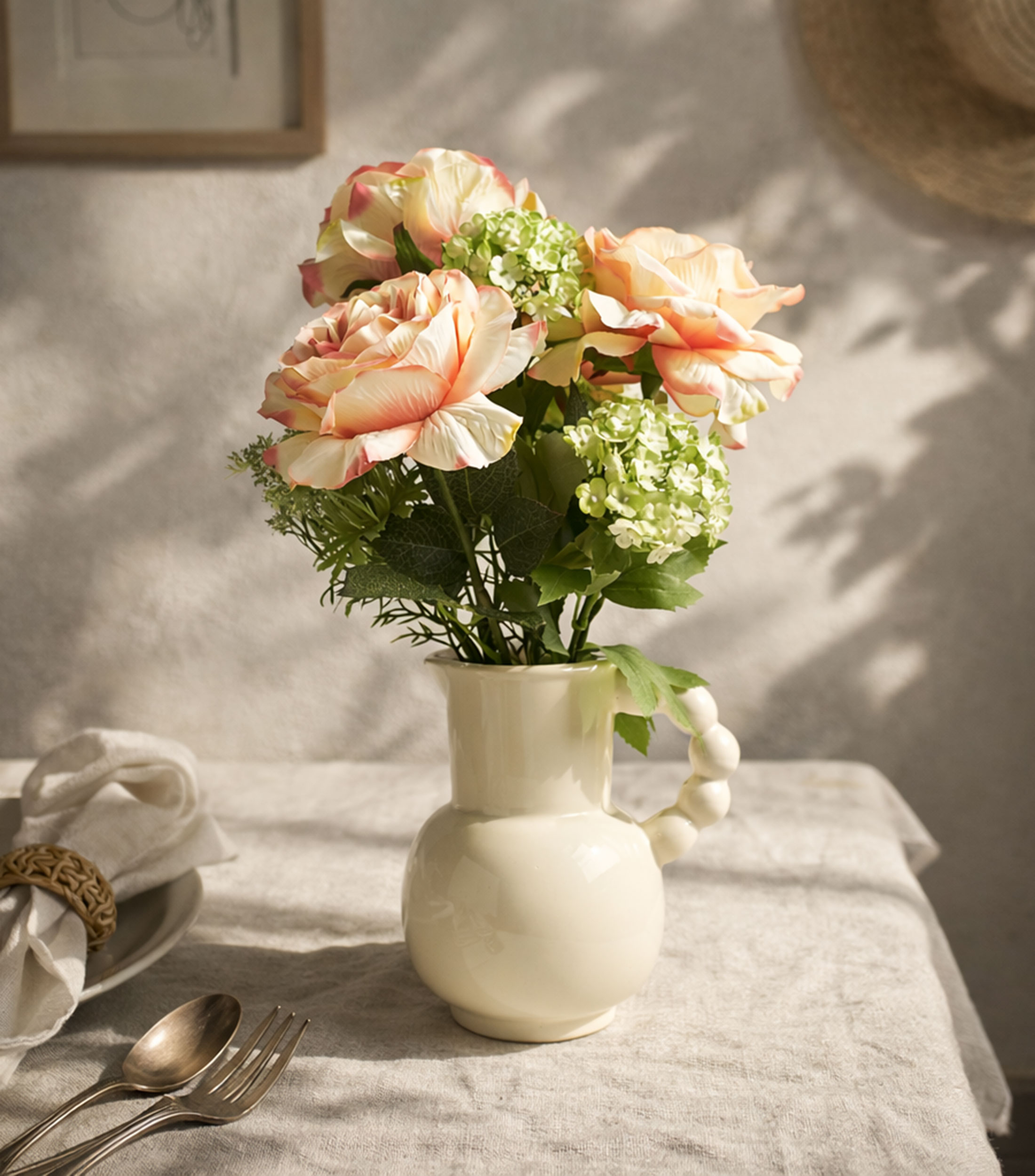 Arreglo de rosas decorativas en maceta, artificial