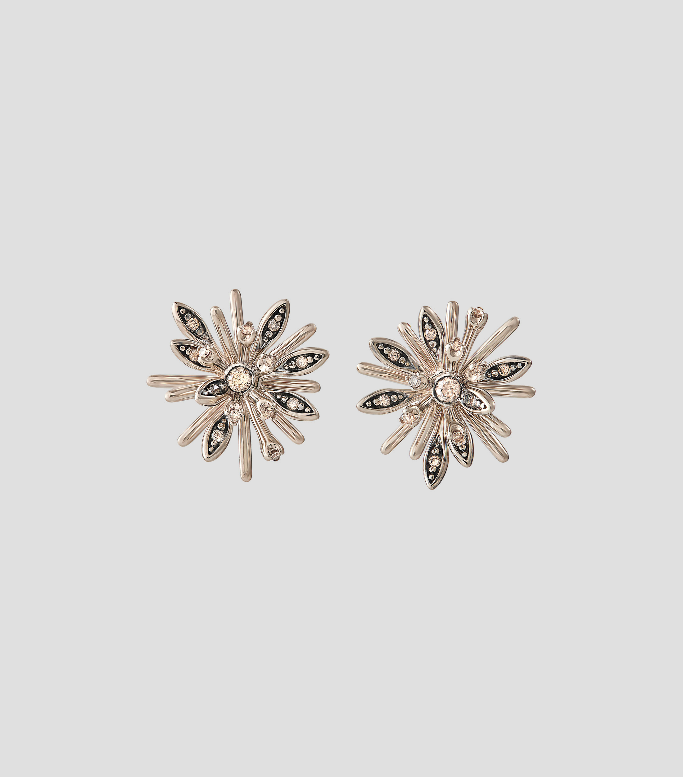 Arete en oro blanco de 18 kilates Flow Flowering Mujer