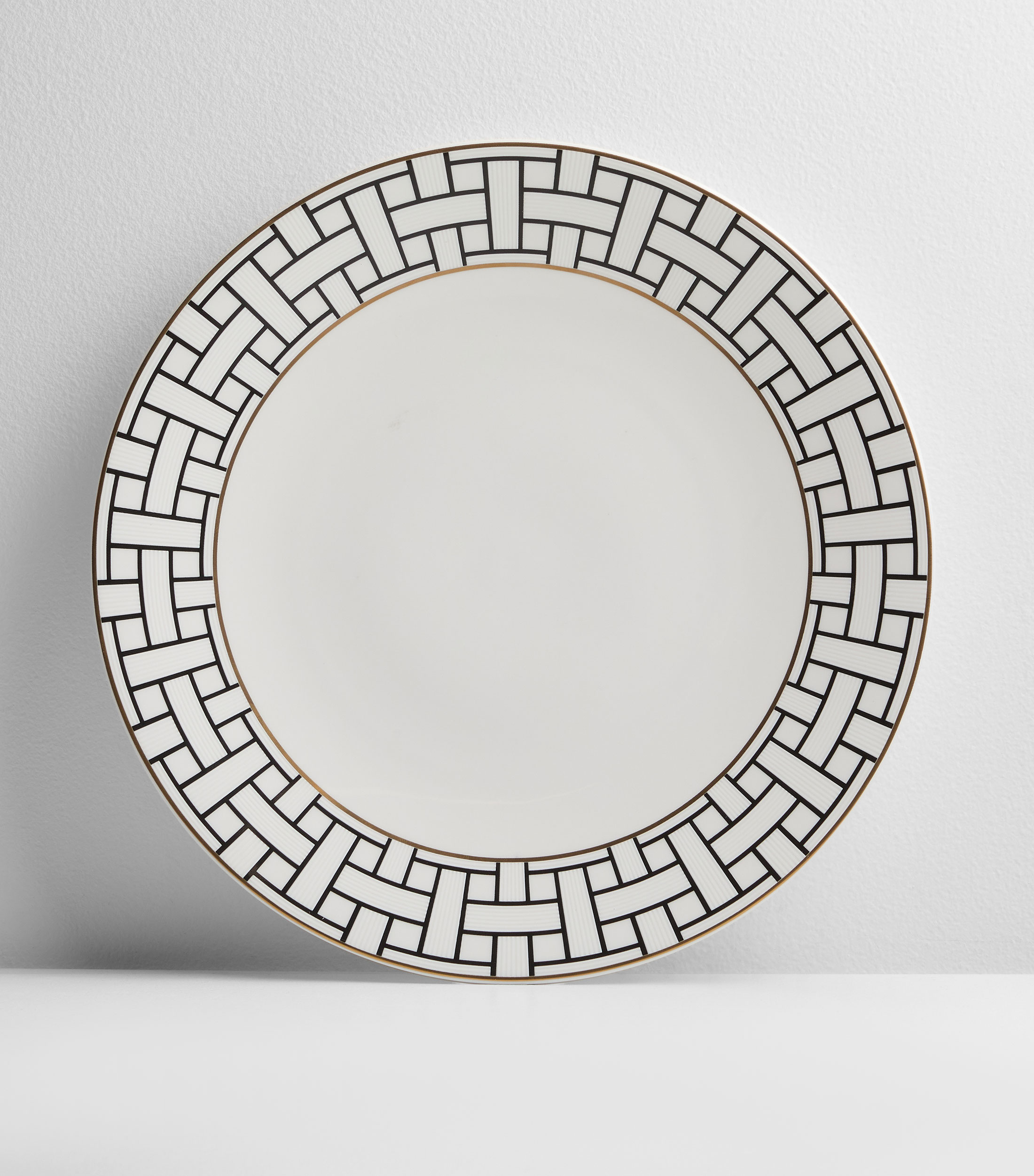 Plato extendido Wicker en porcelana blanca