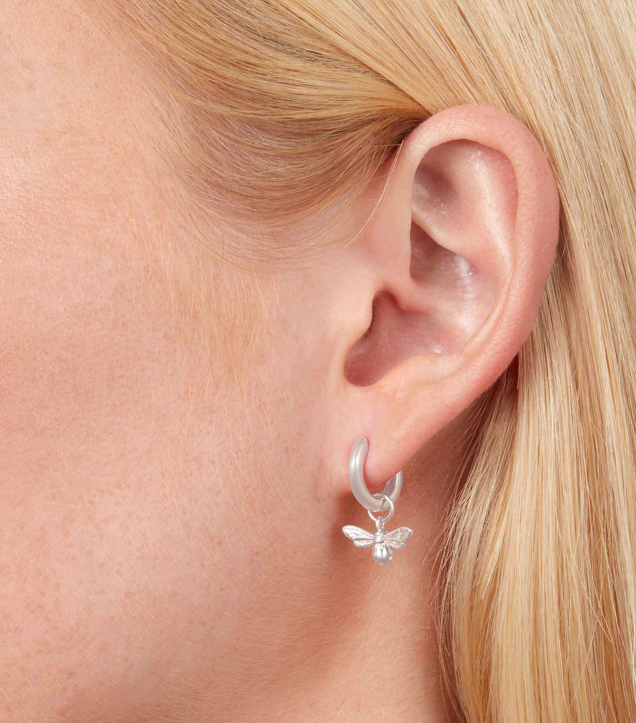 Aretes aro con abeja en Plata Lucky Bee Mujer